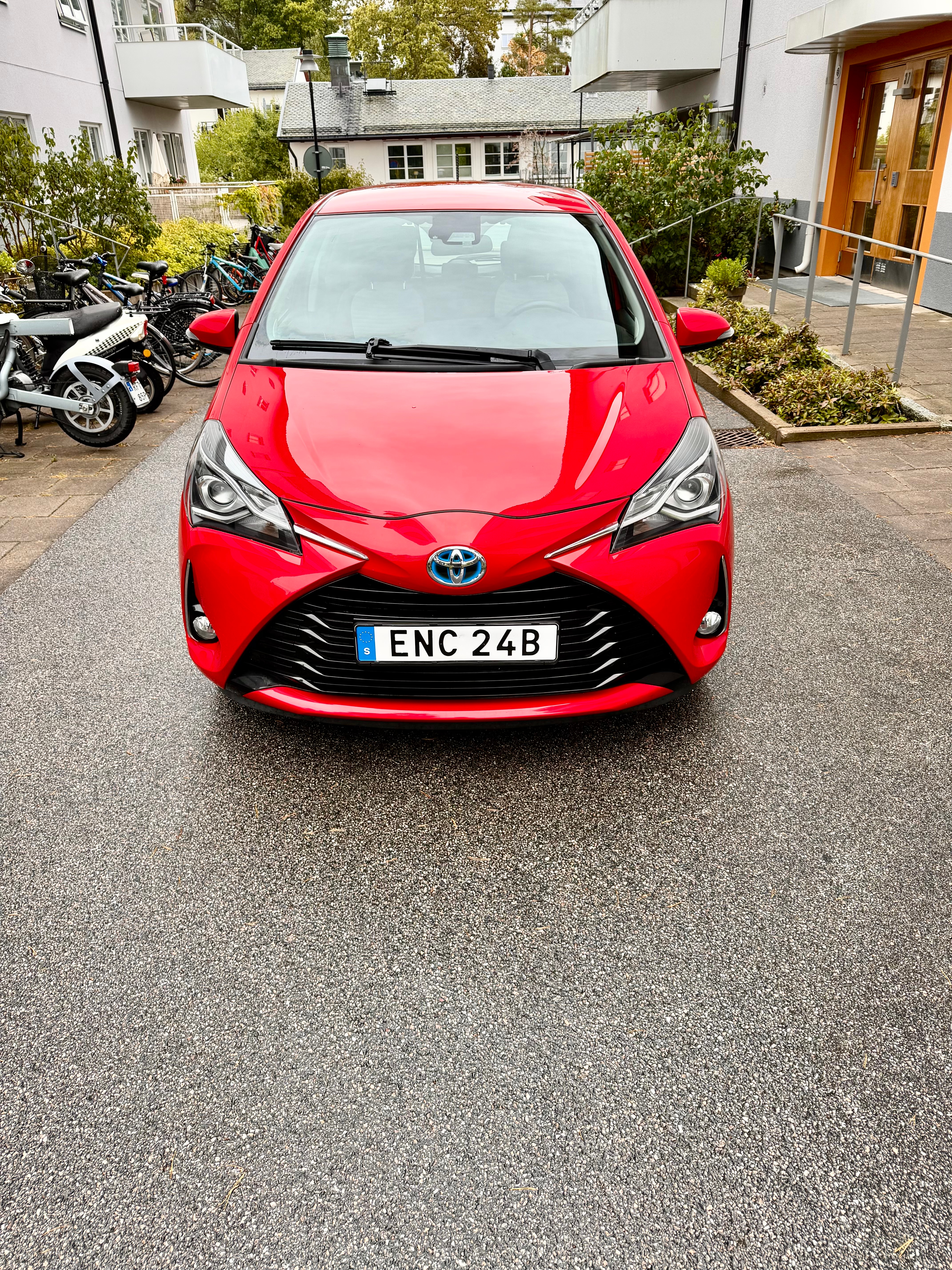Toyota Yaris Hybrid e-CVT 2020, bild 2/10