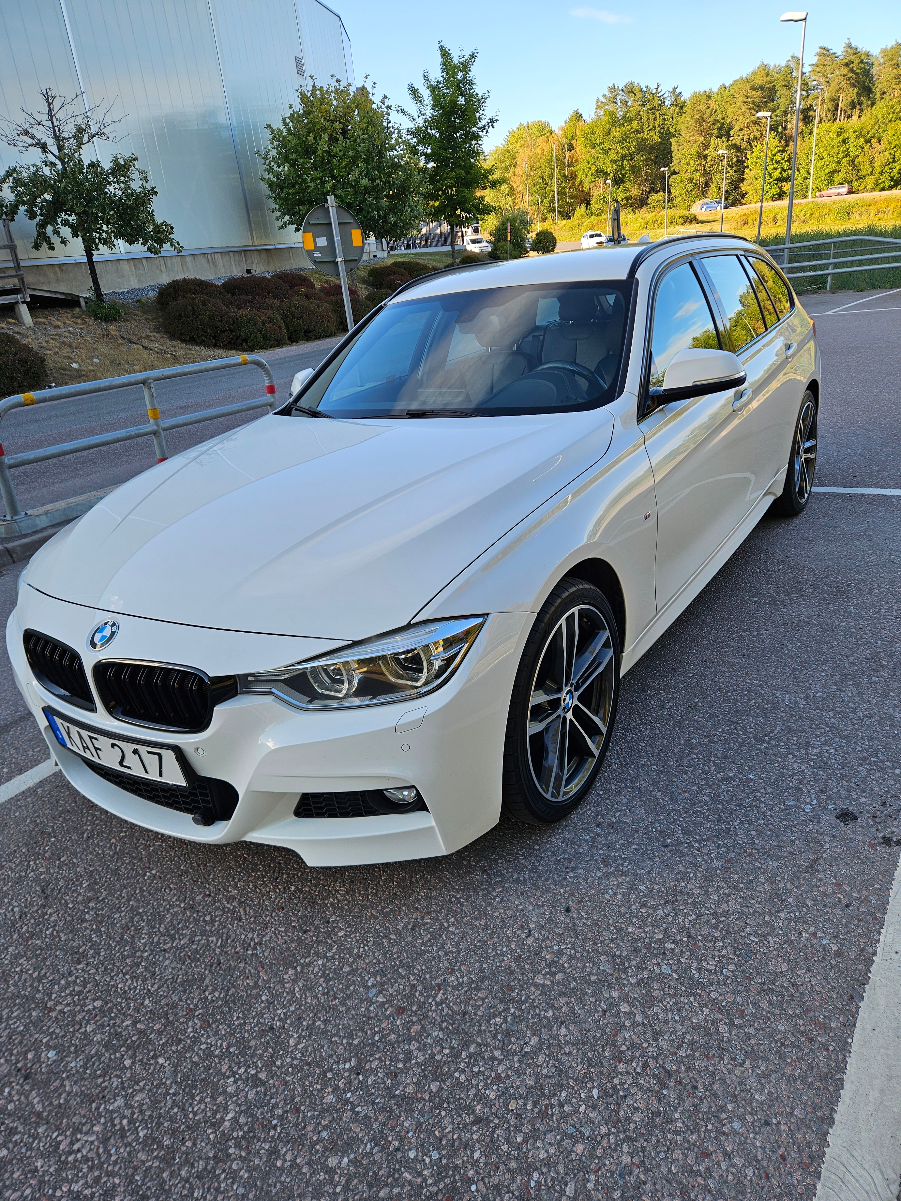 BMW 330 i xDrive Touring Steptronic 2018, kuva 2/10