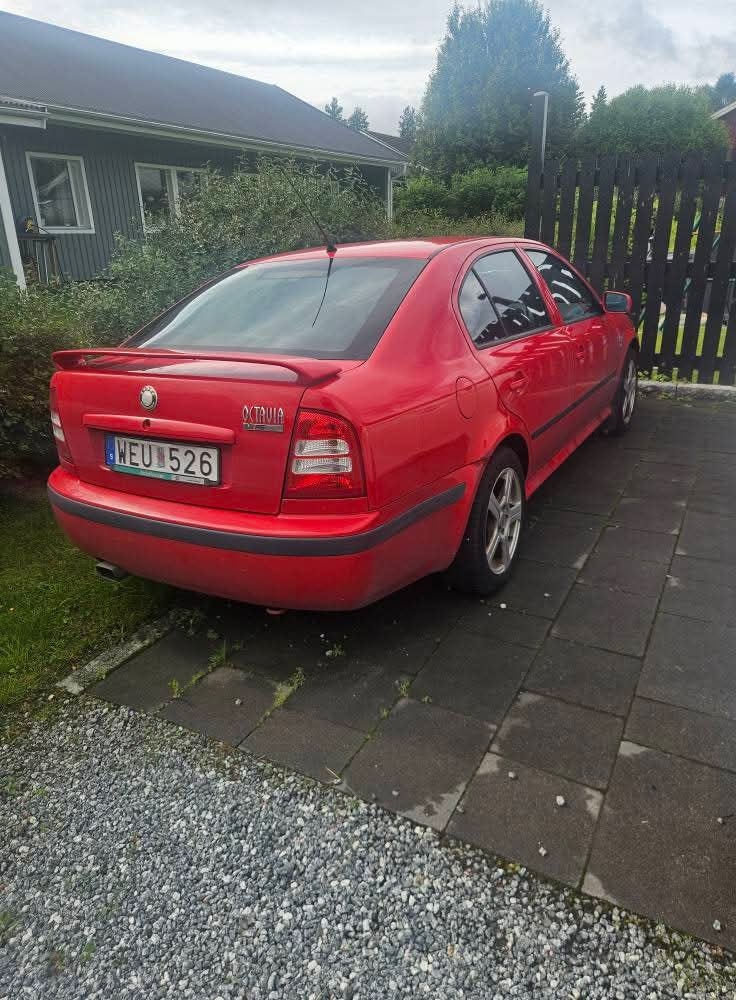 Skoda Octavia RS 1.8 T Manuell 2004, bild 2/3