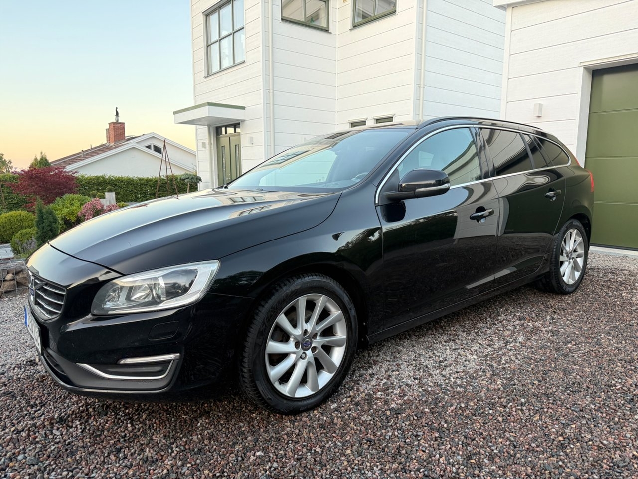 Volvo V60 D4 Momentum Business Edition 2016, bild 3/10