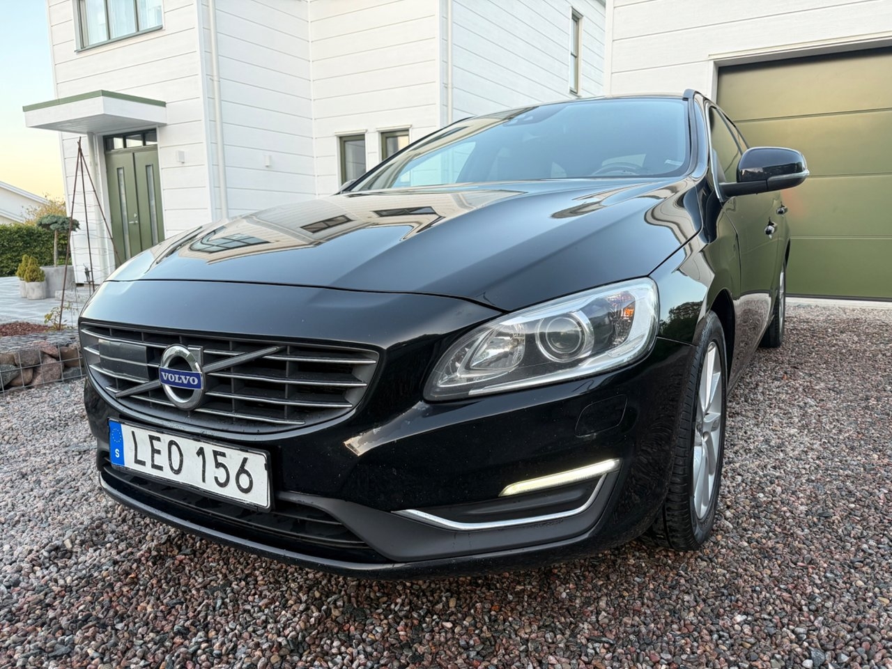 Volvo V60 D4 Momentum Business Edition 2016, bild 2/10