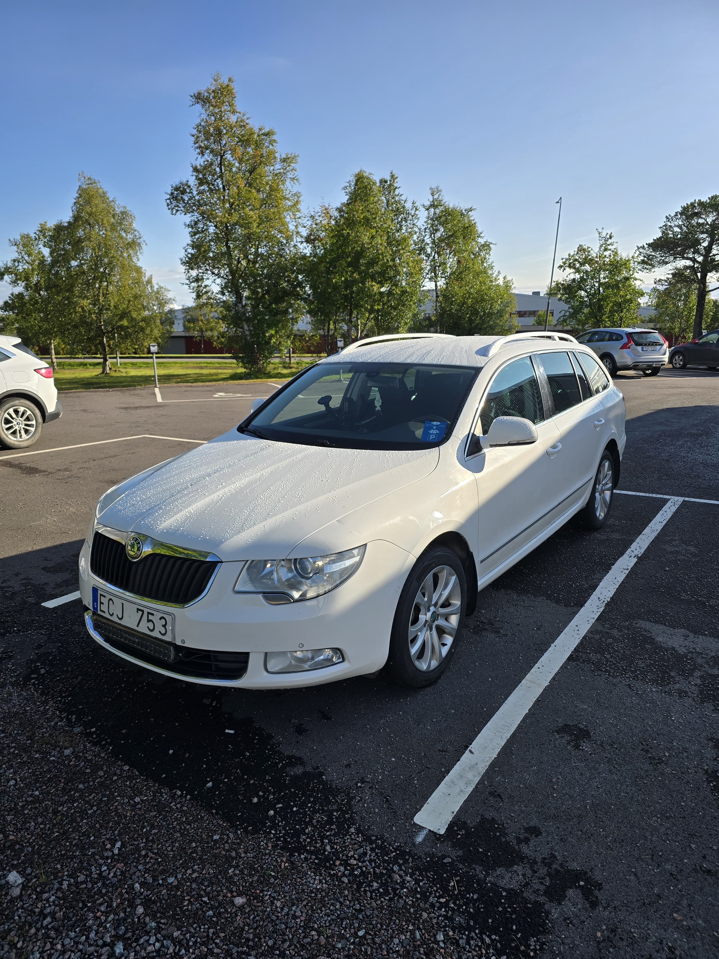 Skoda Superb 2012, kuva 2/7