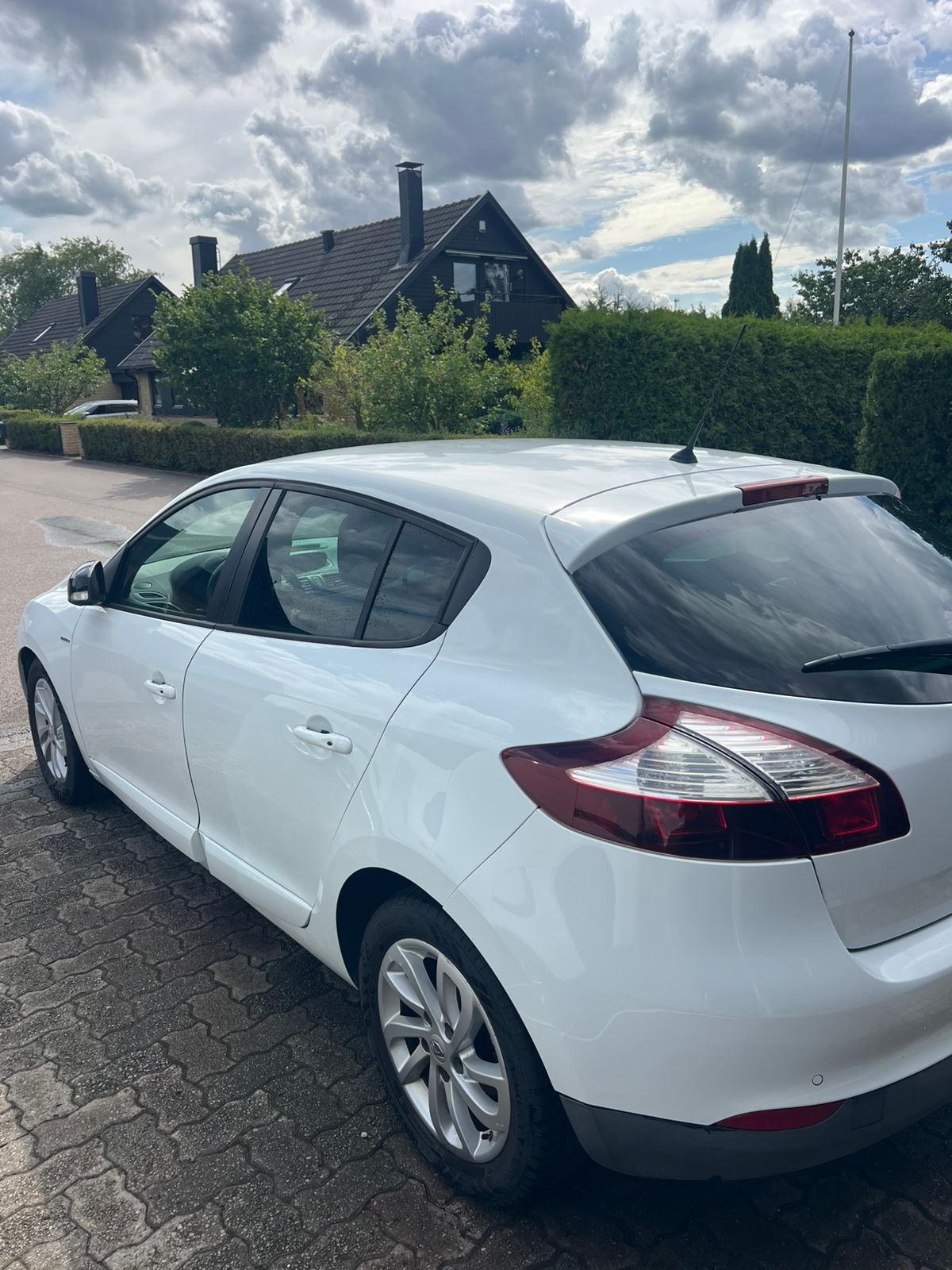 Renault Megane III 1.5 dCi Manuell 2015, kuva 2/10