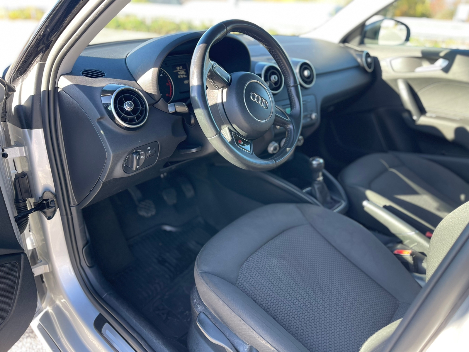 Audi A1 Sportback 1.6 TDI Manuell 2014, bild 6/6