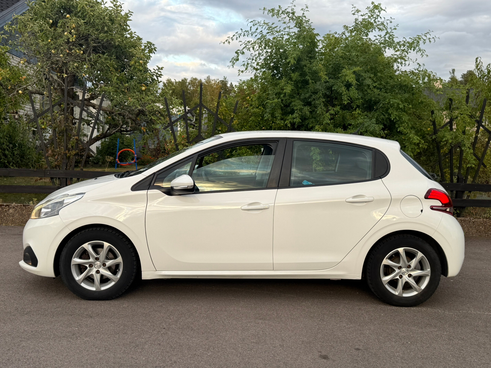 Peugeot 208 2019, bild 2/10