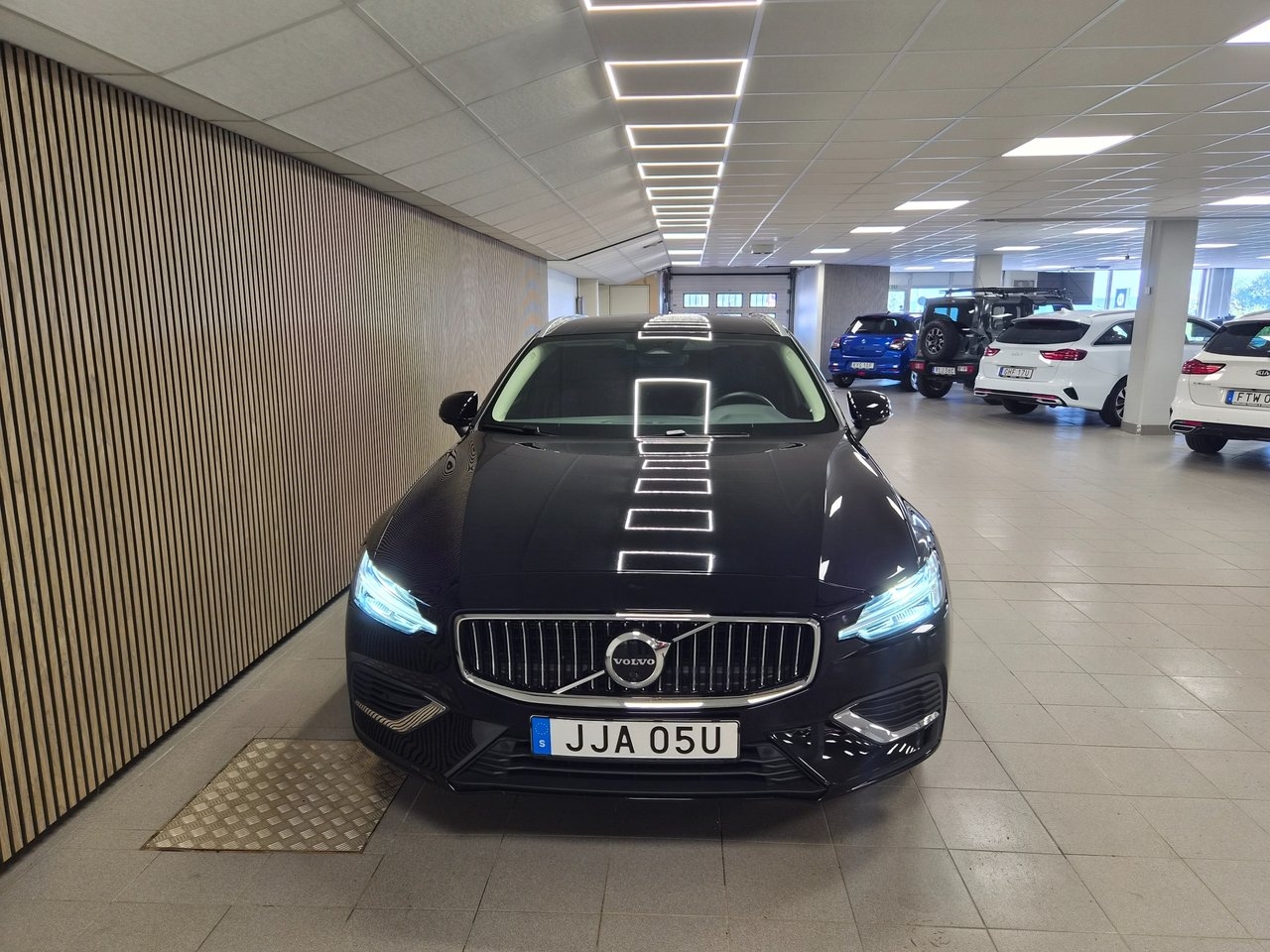 Volvo V60 2023, bild 2/10