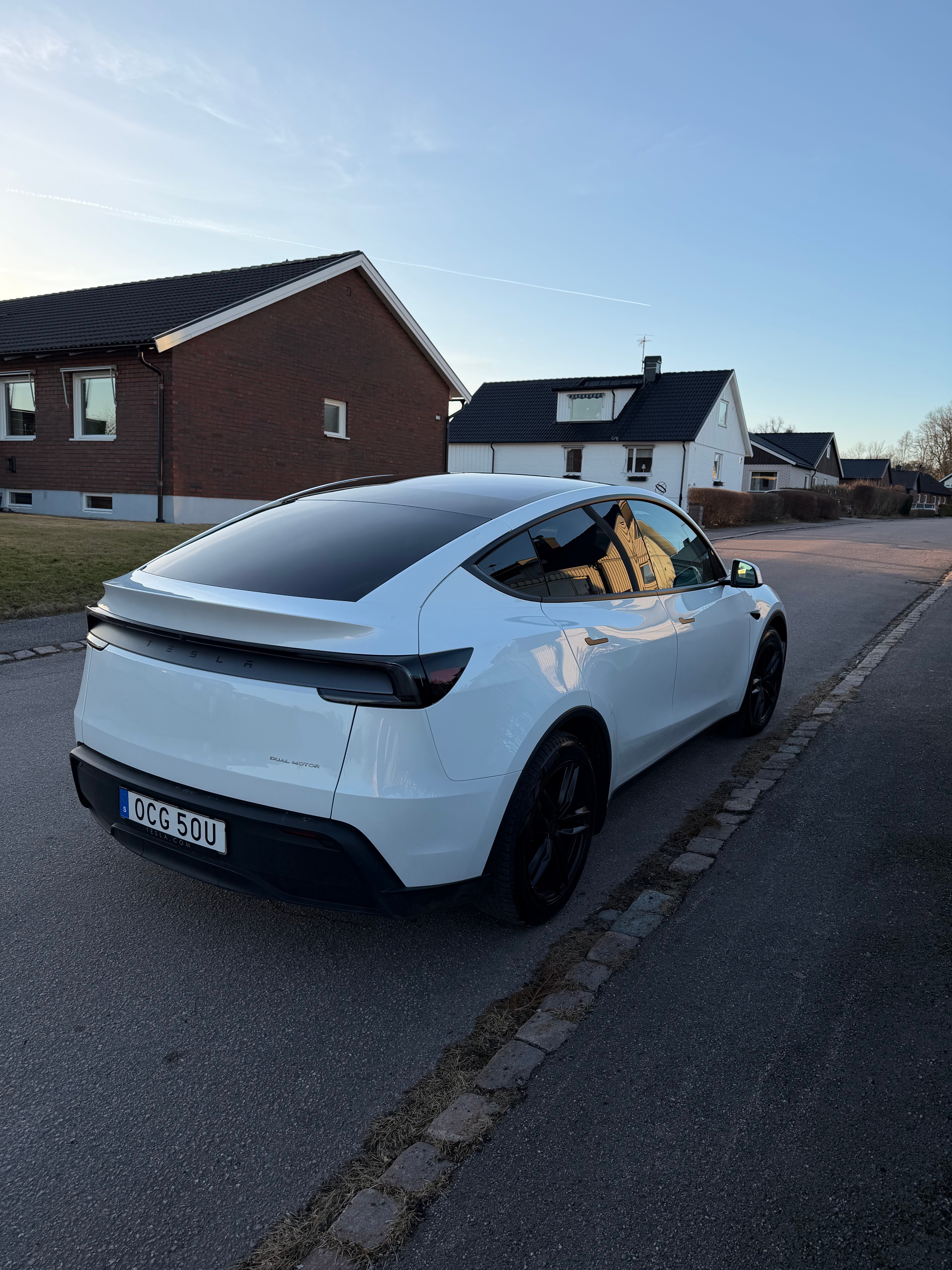 Tesla Model Y Long Range AWD 2025, bild 2/6