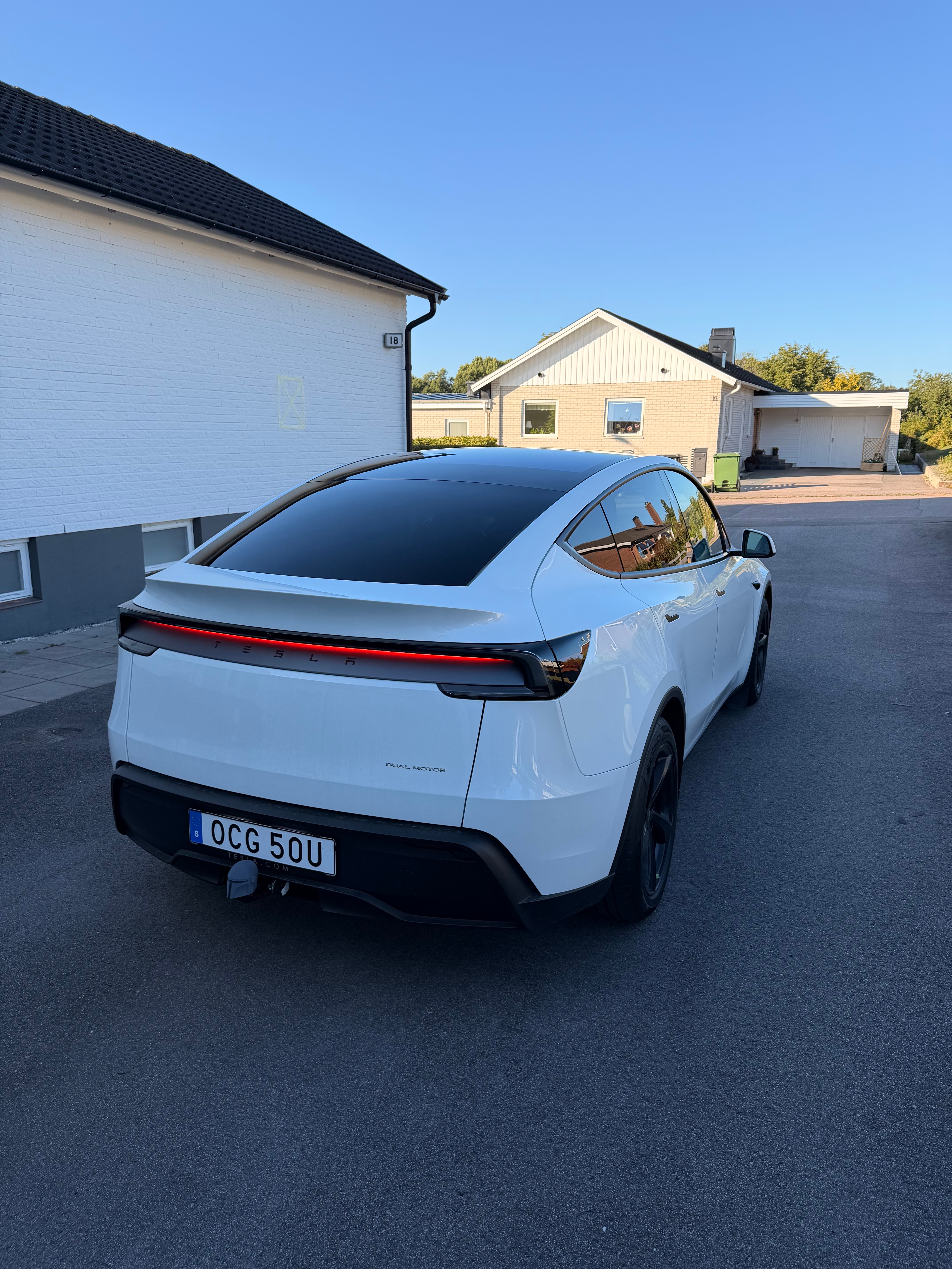 Tesla Model Y Long Range AWD 2025, bild 6/6