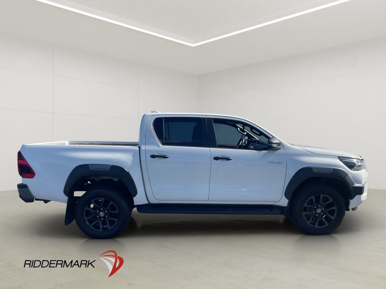 Toyota HiLux 2024, photo 2/34