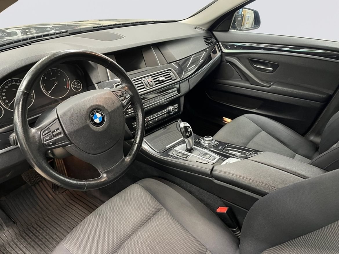 BMW 520 2015, photo 7/10