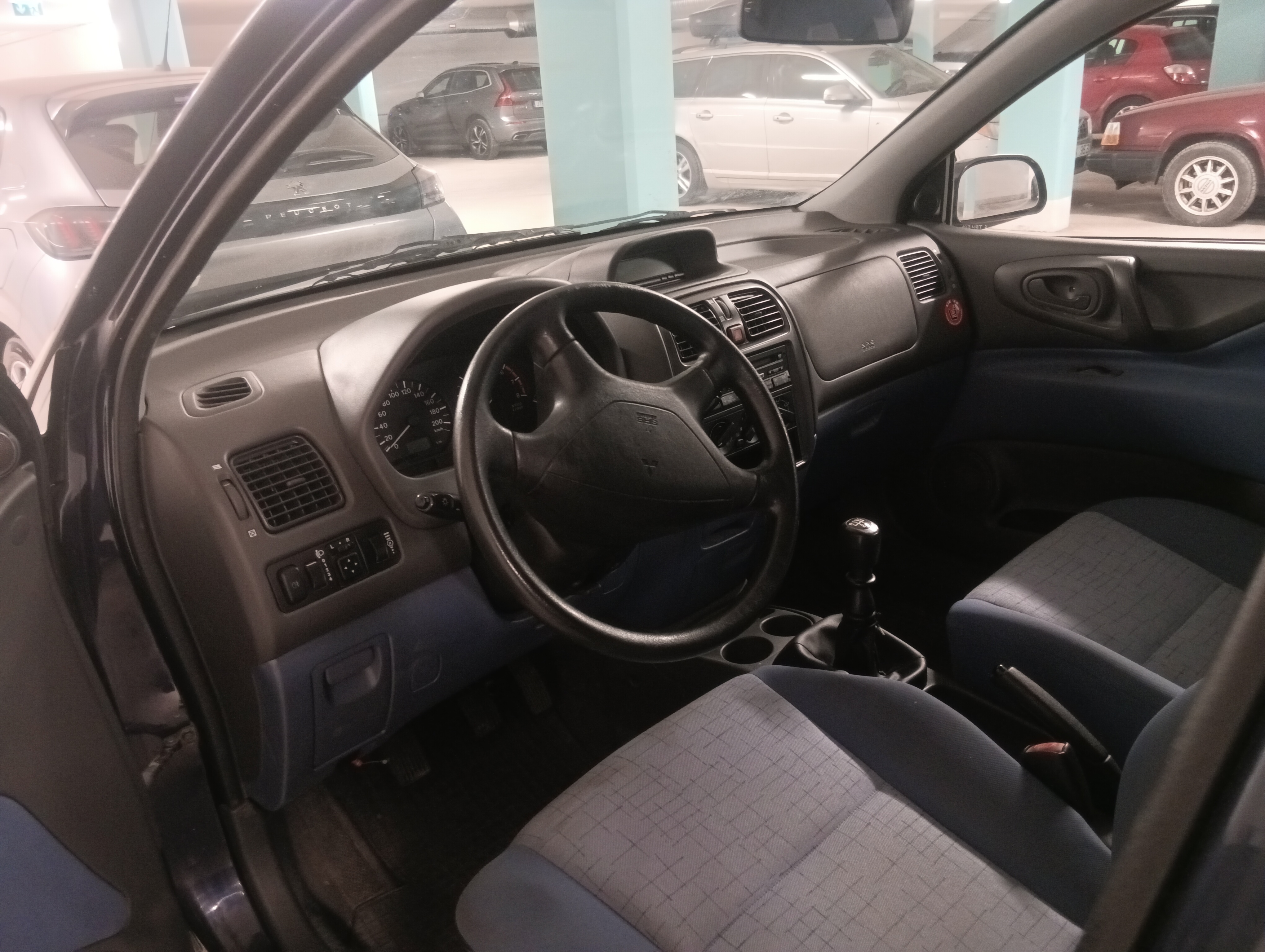 Mitsubishi Space Star 1.6 Manuell 2002, kuva 3/4