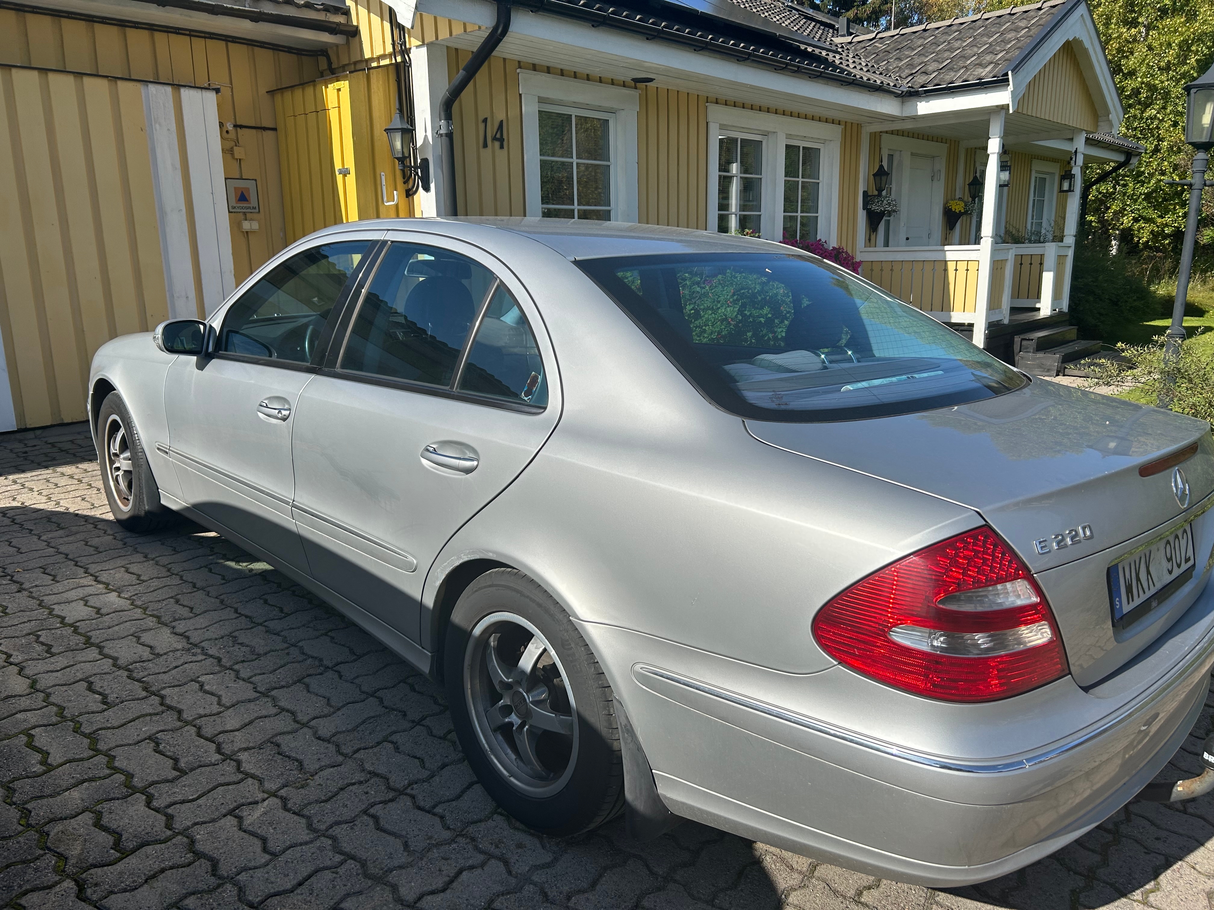 Mercedes-Benz E 220 CDI 5G-Tronic 2004, bild 3/4