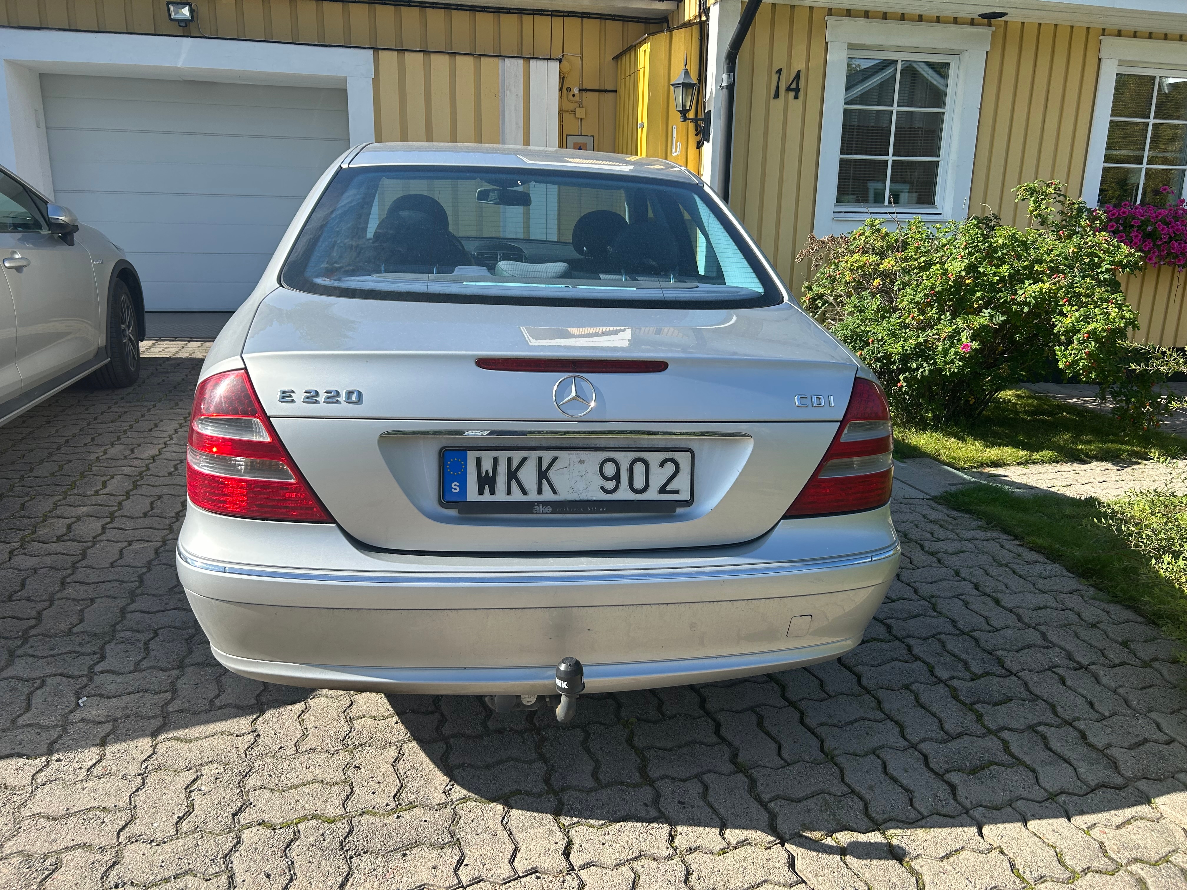 Mercedes-Benz E 220 CDI 5G-Tronic 2004, bild 2/4