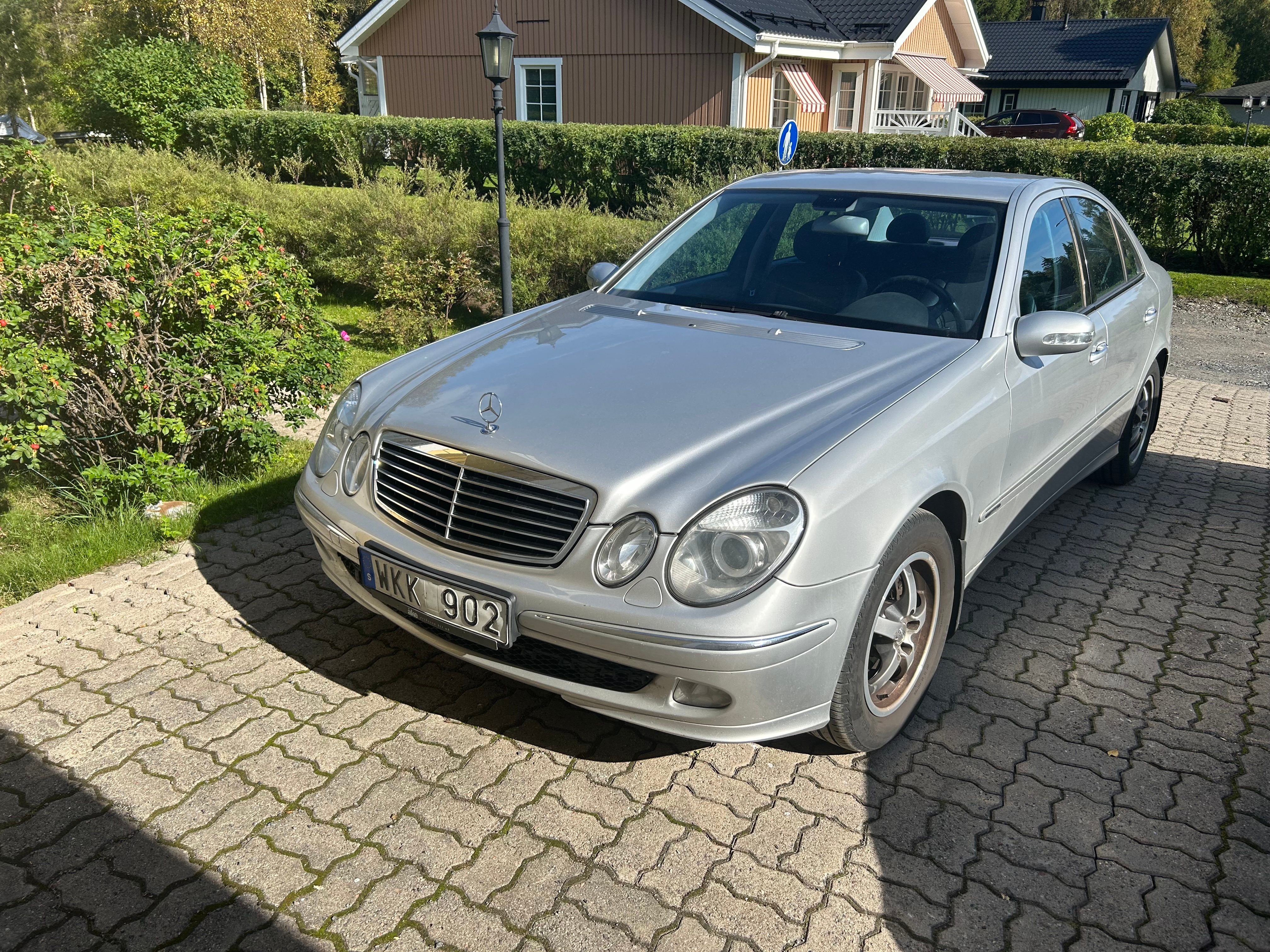 Mercedes-Benz E 220 CDI 5G-Tronic 2004, bild 4/4