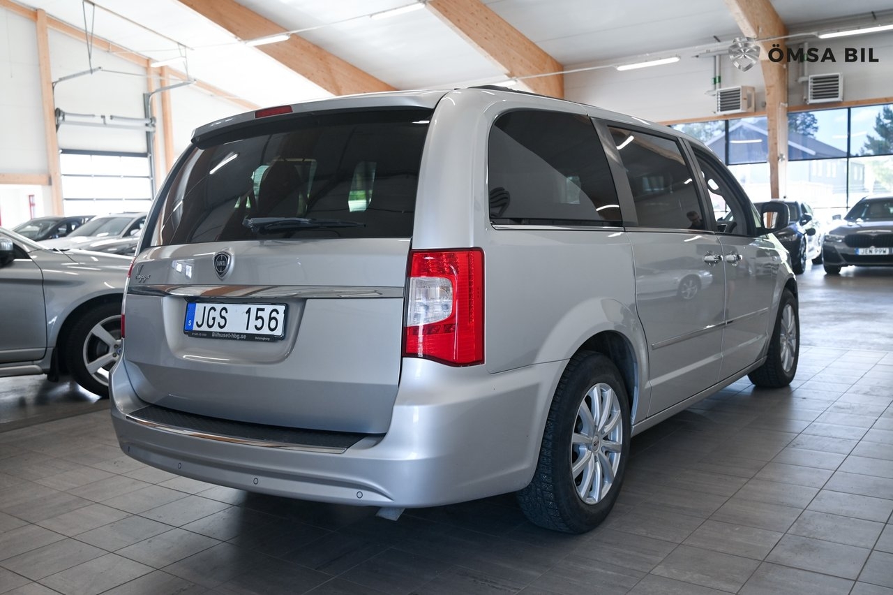 Lancia Voyager 2.8 LX 7-Sits Skinn 163hk 2012, photo 4/10