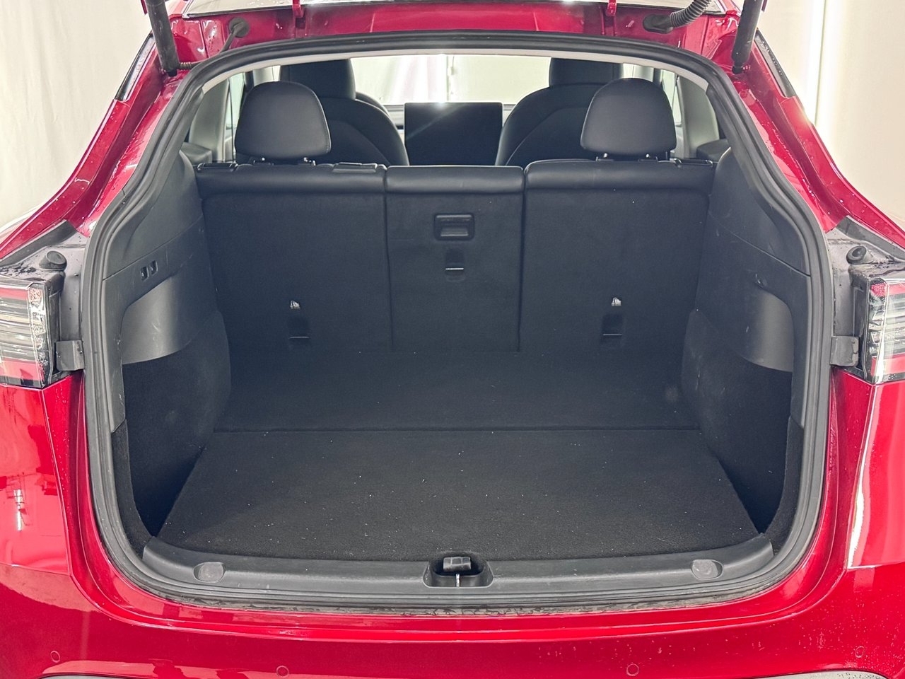 Tesla Model Y 2022, bild 7/10