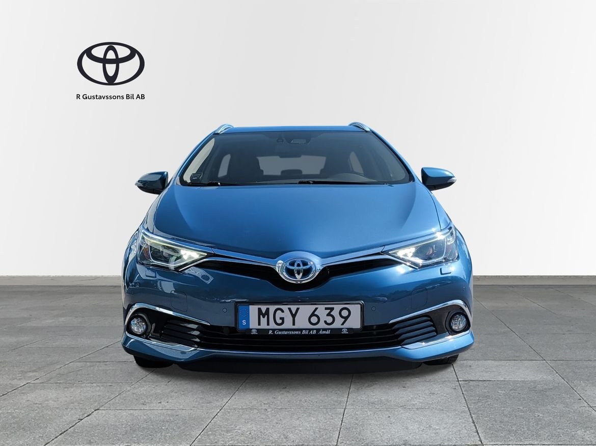 Toyota Auris Executive 2016, photo 2/10