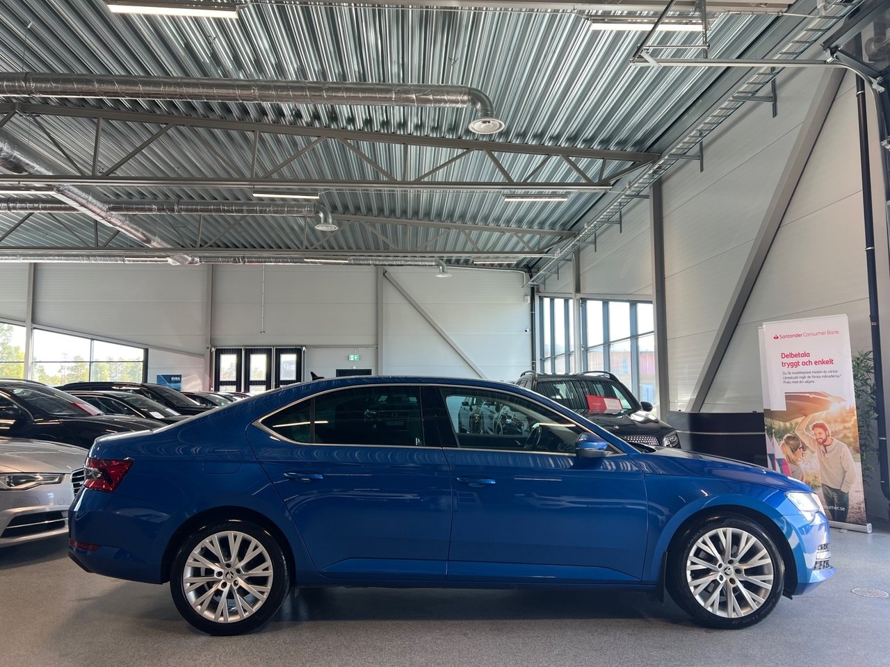 Skoda Superb 2021, photo 2/10