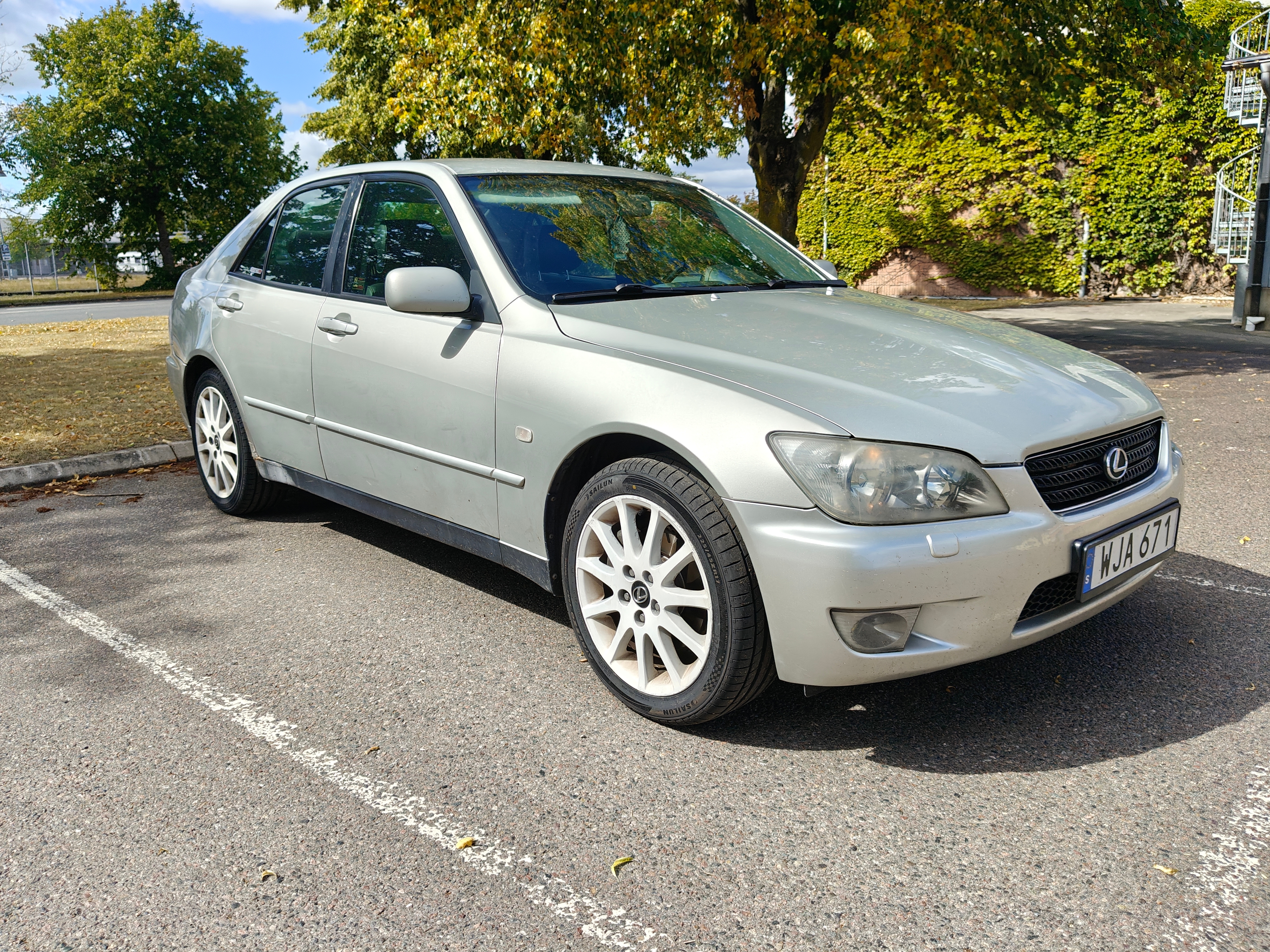 Lexus IS
