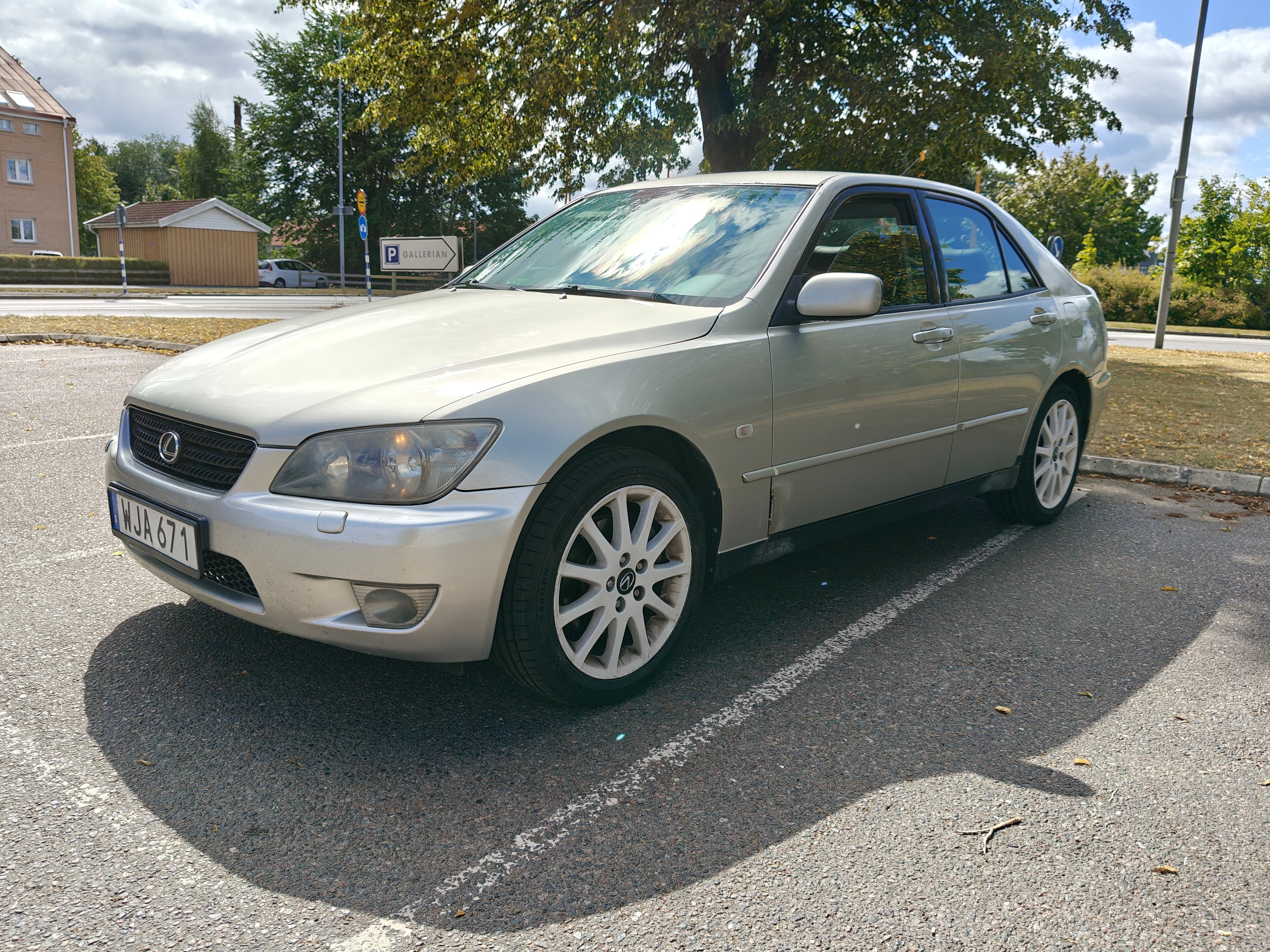 Lexus IS 200 2.0 Automatisk 2005, photo 2/5