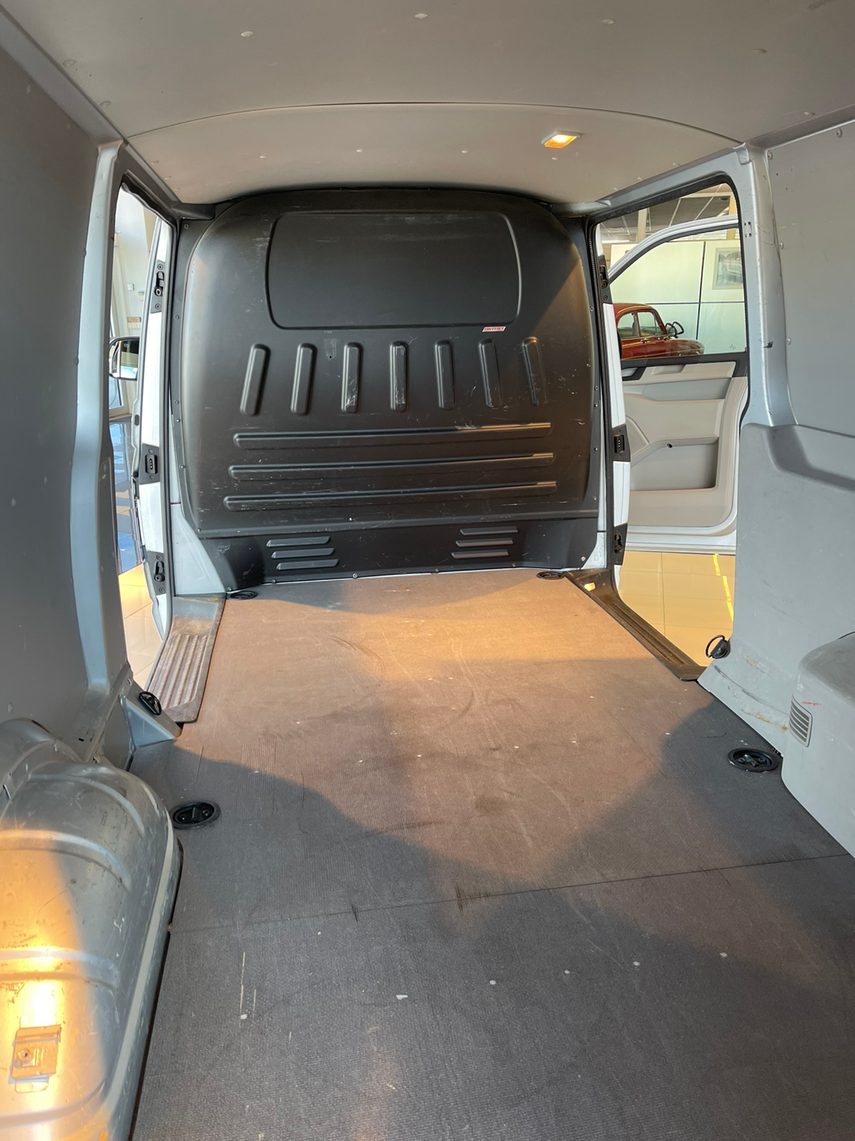 Volkswagen Transporter 2018, photo 6/10