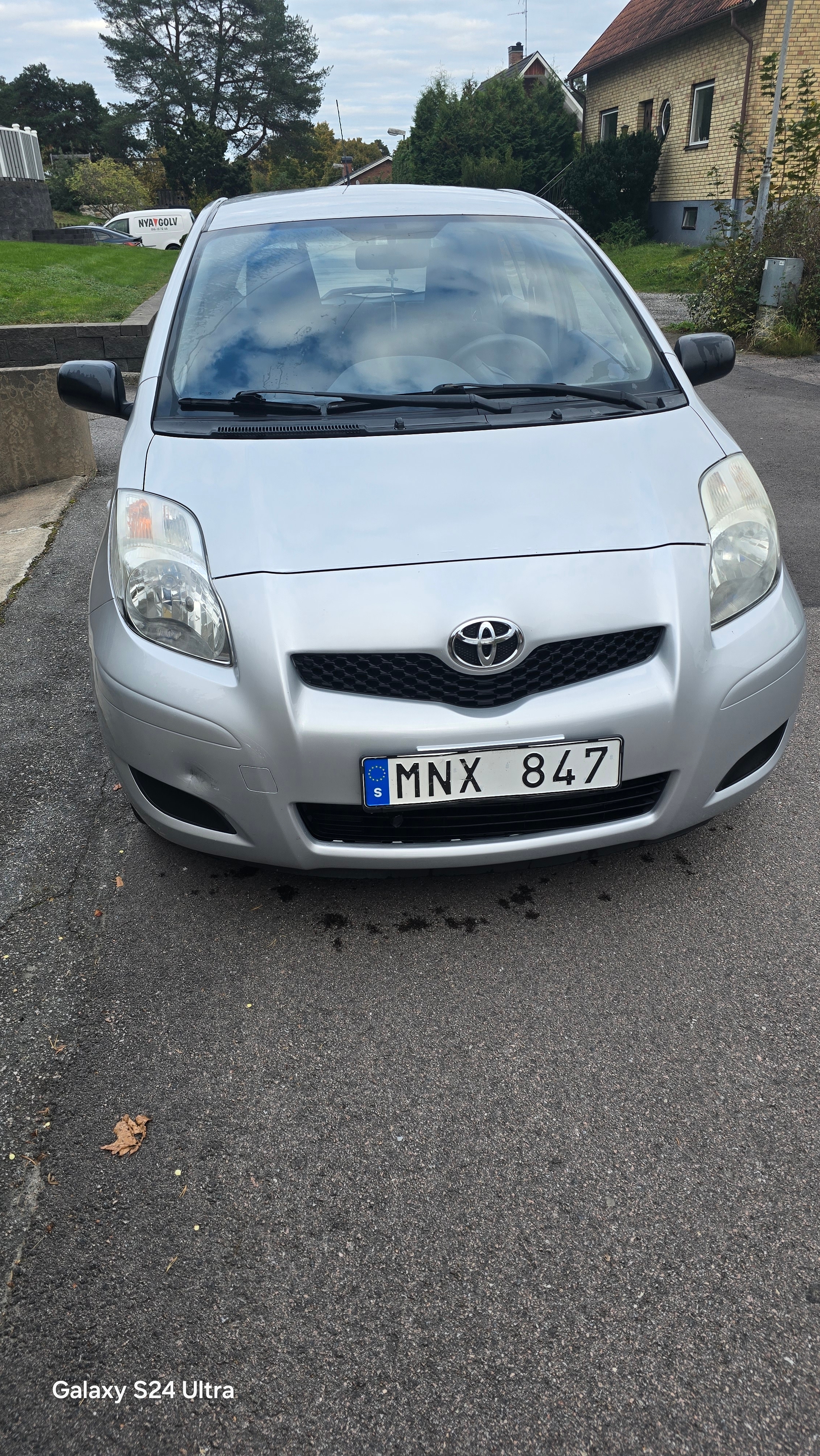 Toyota Yaris 5-dörrar 1.0 VVT-i Manuell 2011, bild 3/6