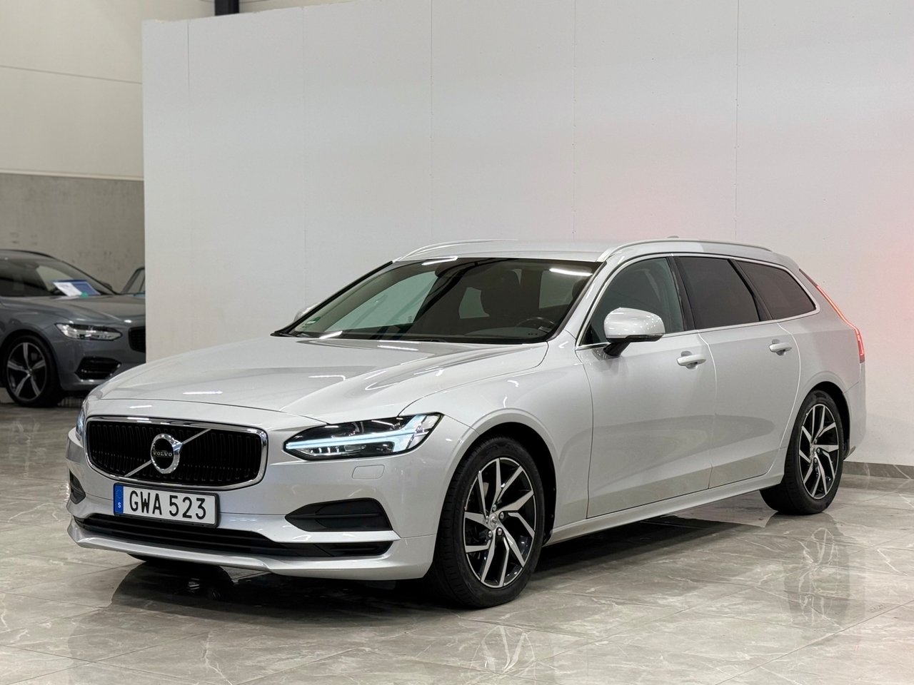 Volvo V90 D3 AWD Geartronic Momentum 2019, bild 4/10
