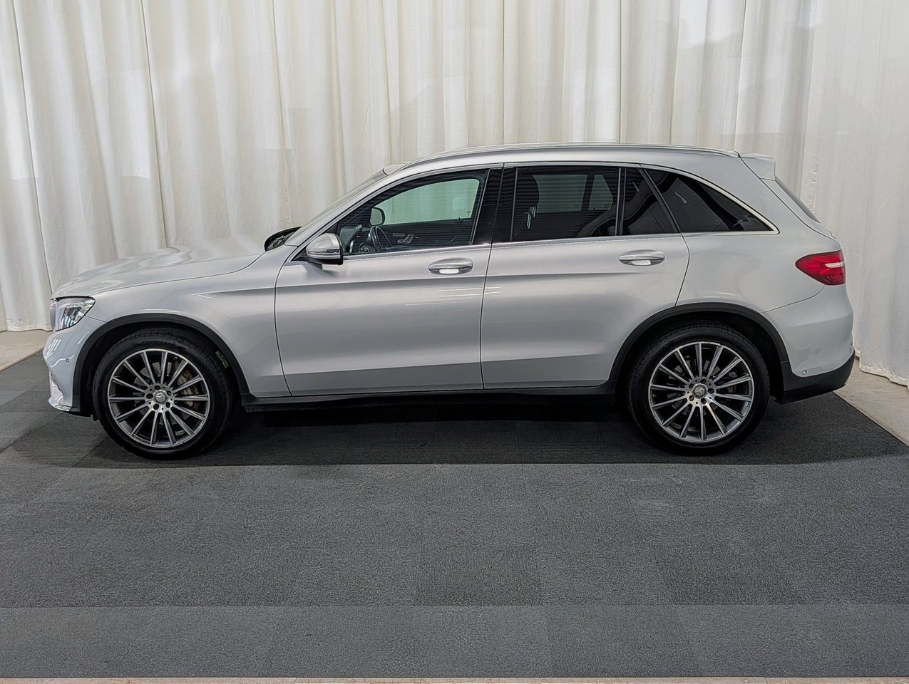 Mercedes-Benz GLC 220 d 4M 9G-T AMG Line 2016, bild 2/10