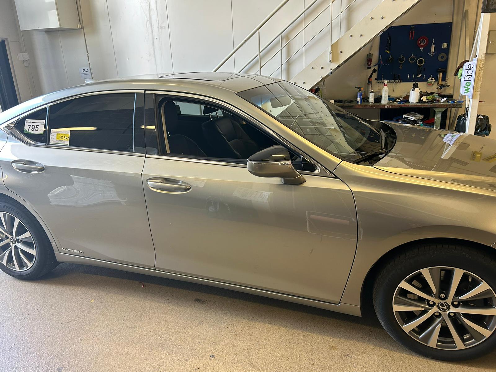 Lexus ES 300h 2.5 E-CVT 2023, bild 3/3