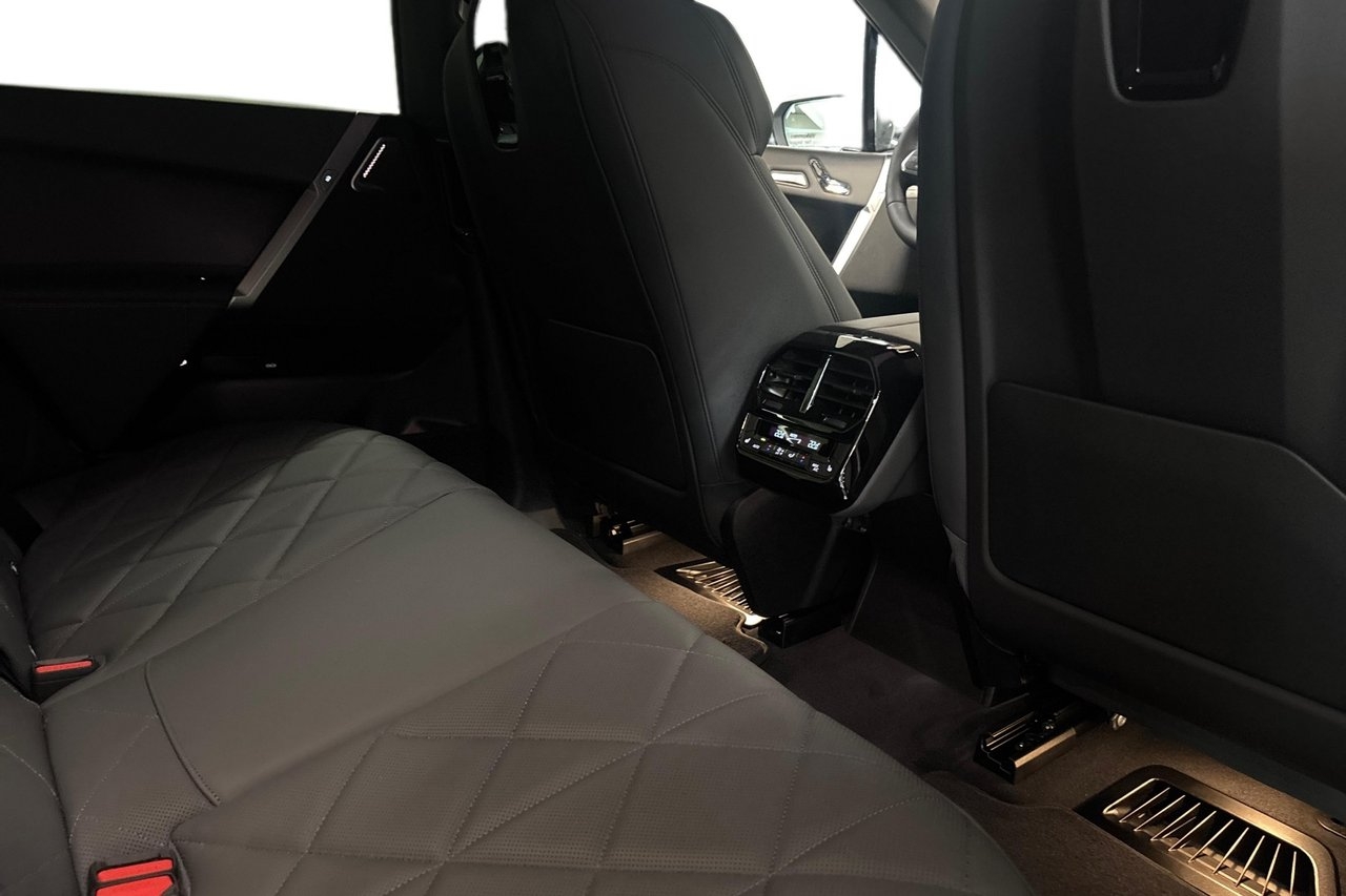 BMW iX xDrive 60 M-Sport Supercharged 2026, bild 7/10