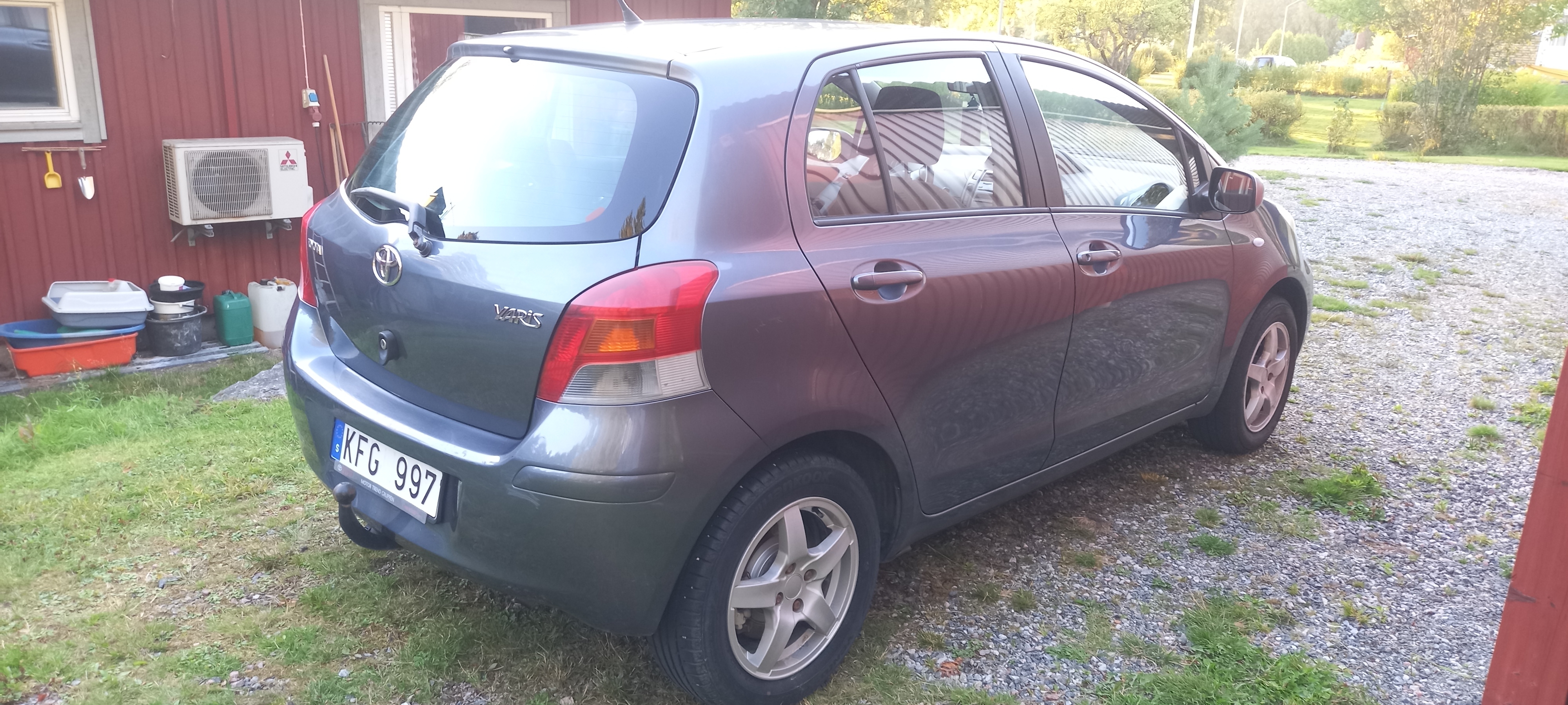 Toyota Yaris 5-dörrar 1.0 VVT-i Manuell 2009, bild 3/5