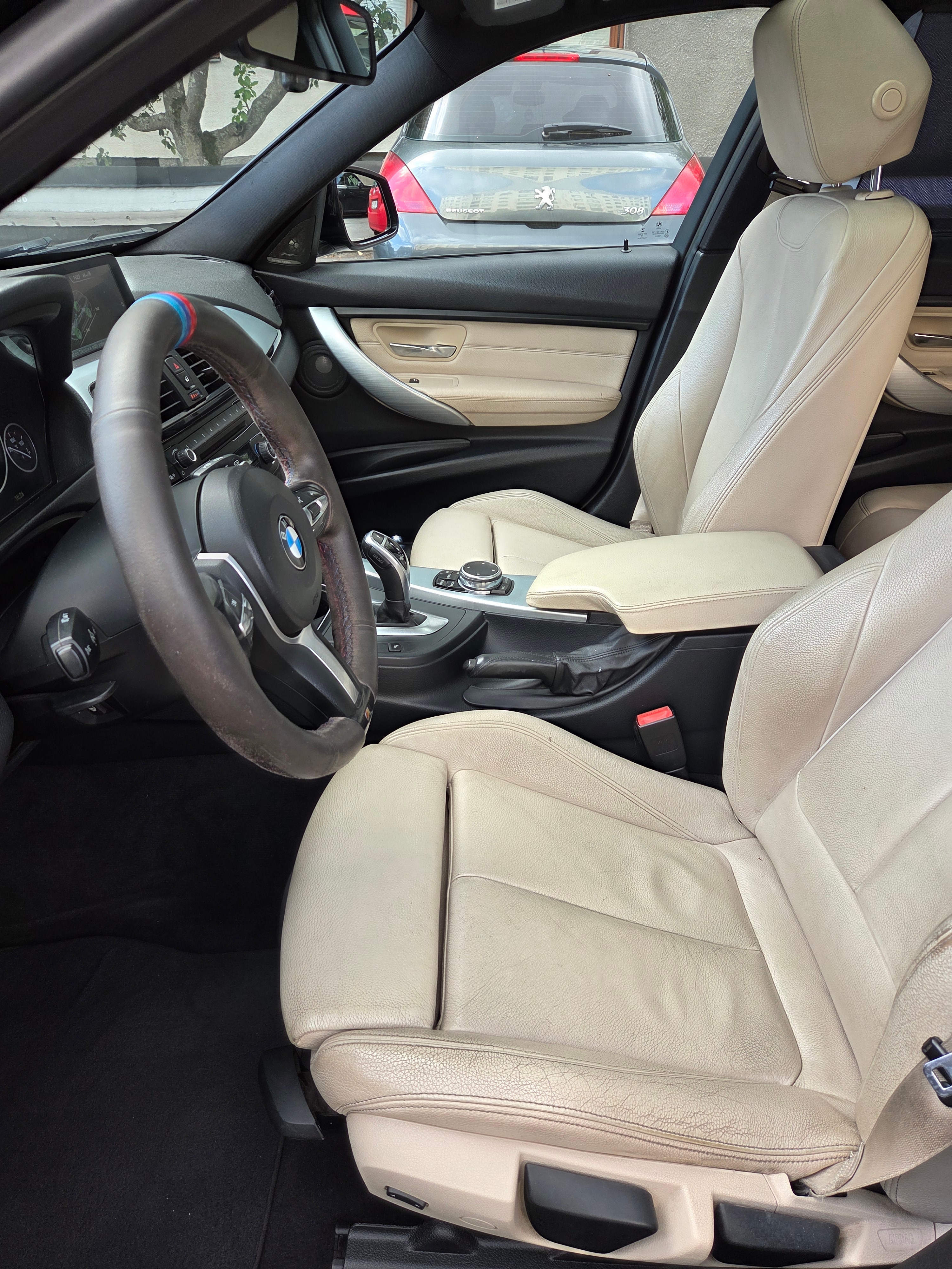 BMW 320 d xDrive Touring Steptronic 2015, bild 6/9