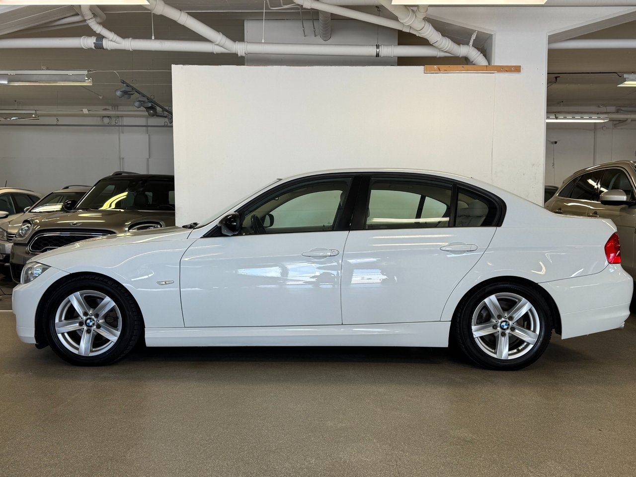 BMW 320 i Sedan Comfort, Dynamic Euro 5 2011, bild 2/10