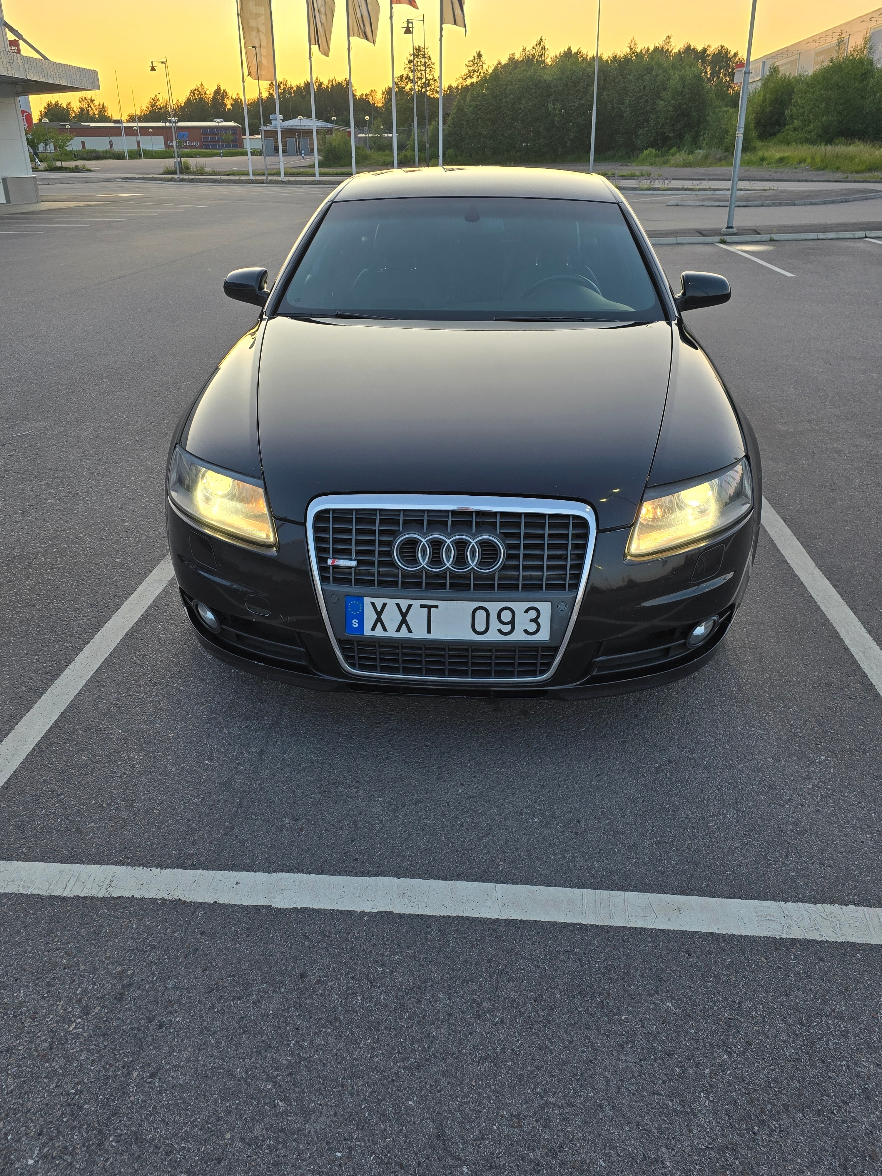 Audi A6 Sedan 3.2 FSI V6 Multitronic 2006, bild 2/9