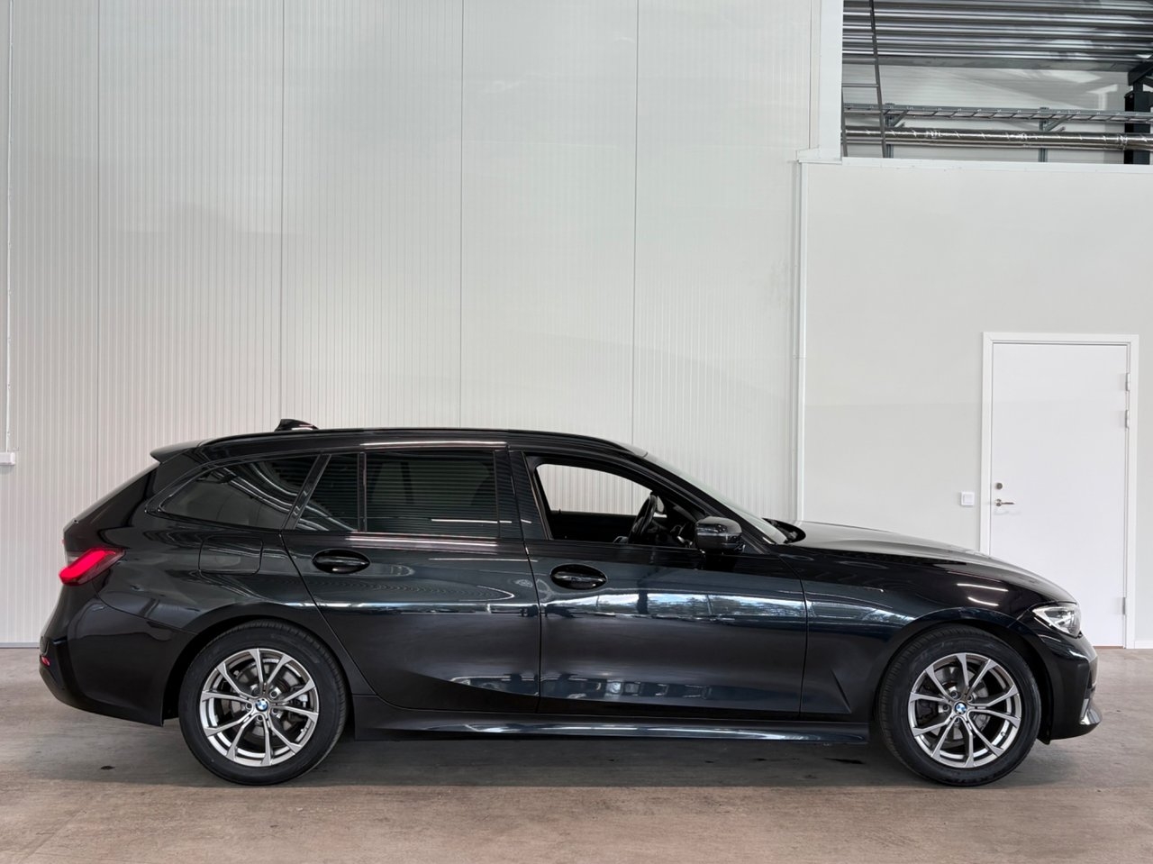 BMW 320 2020, bild 2/10