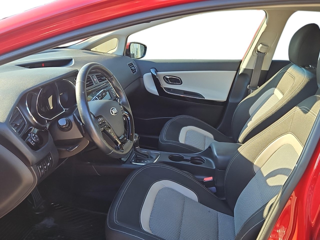 Kia Ceed 2013, kuva 6/8