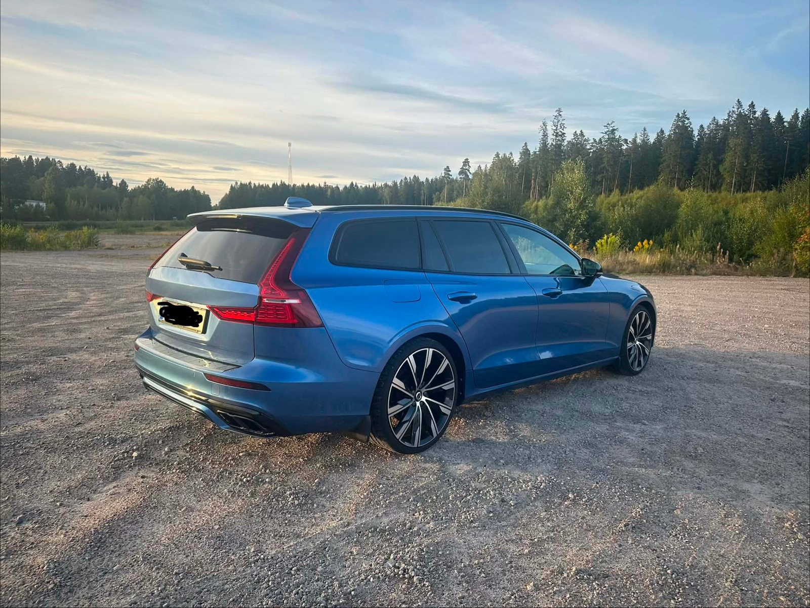 Volvo V60 D4 AWD R-design 2020, bild 2/6