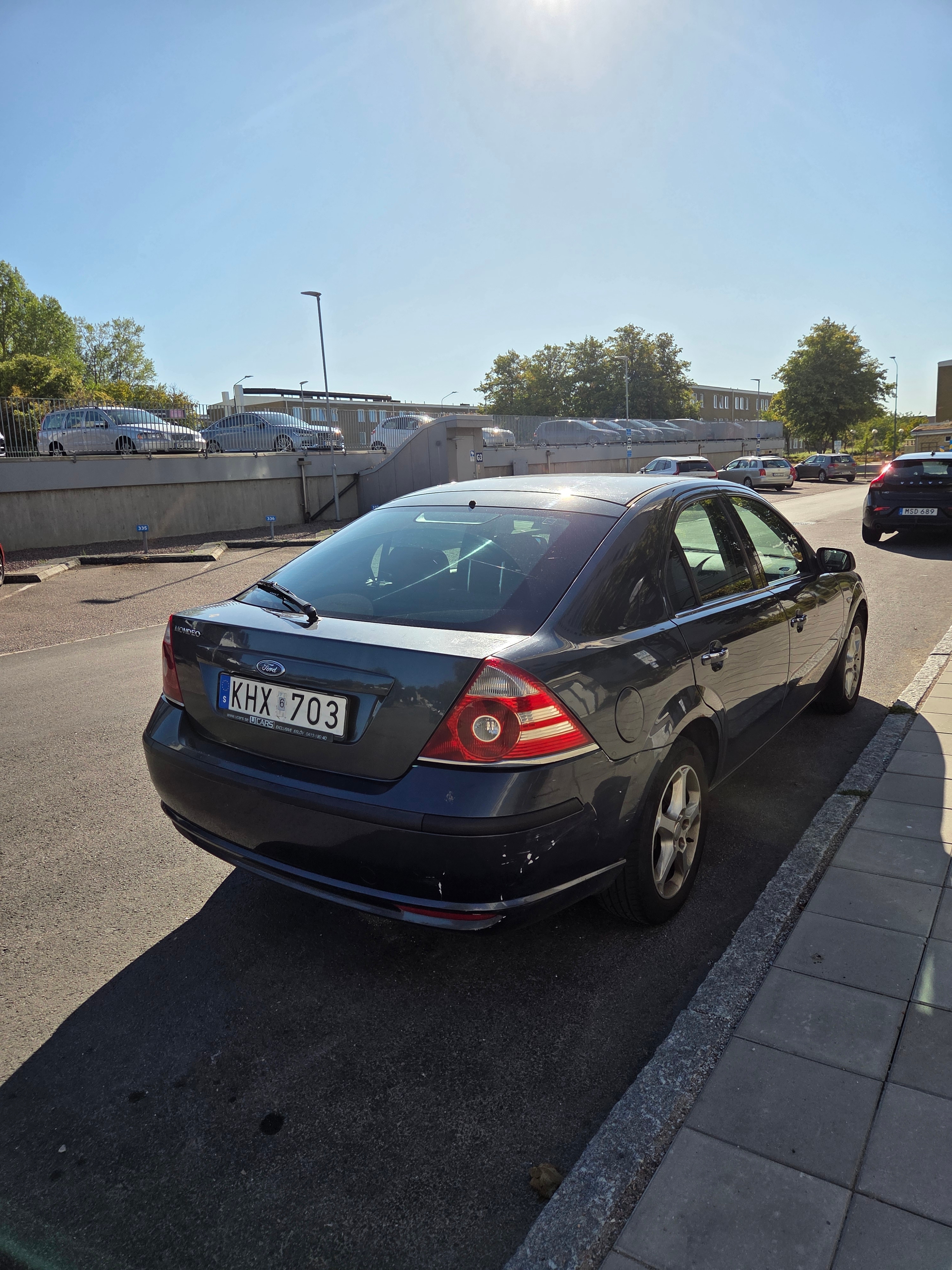 Ford Mondeo Halvkombi 2.0 Manuell 2007, bild 2/3