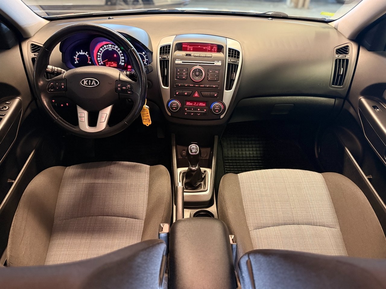 Kia Ceed cee'd_sw 1.6 (128hk)CRDi ECO 2011, bild 6/10