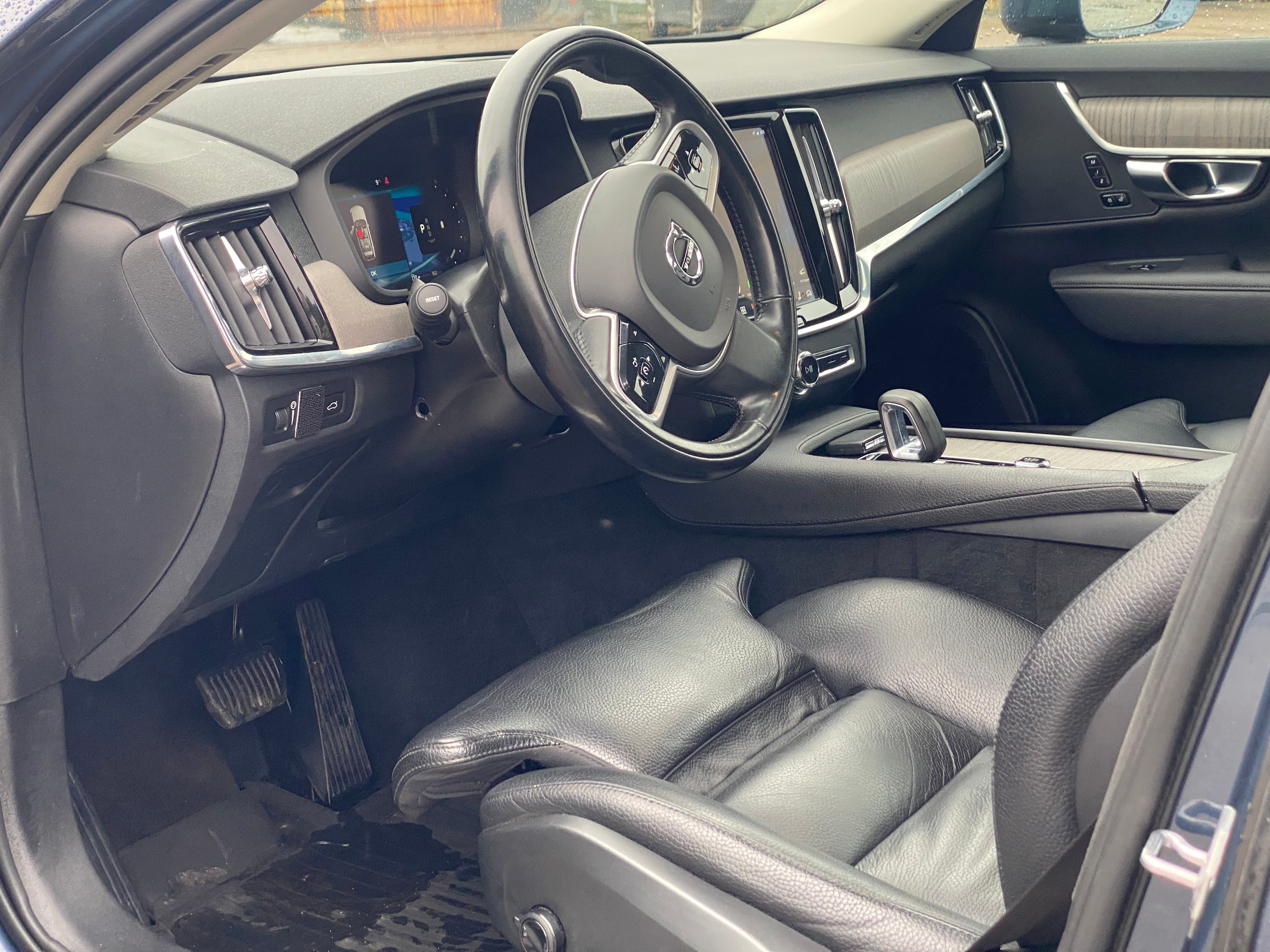 Volvo V90 Cross Country 2022, photo 4/5