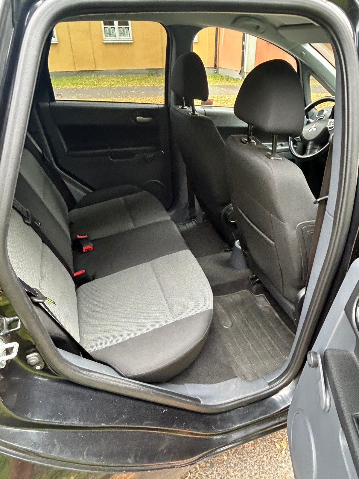 Mitsubishi Colt 2011, bild 5/6