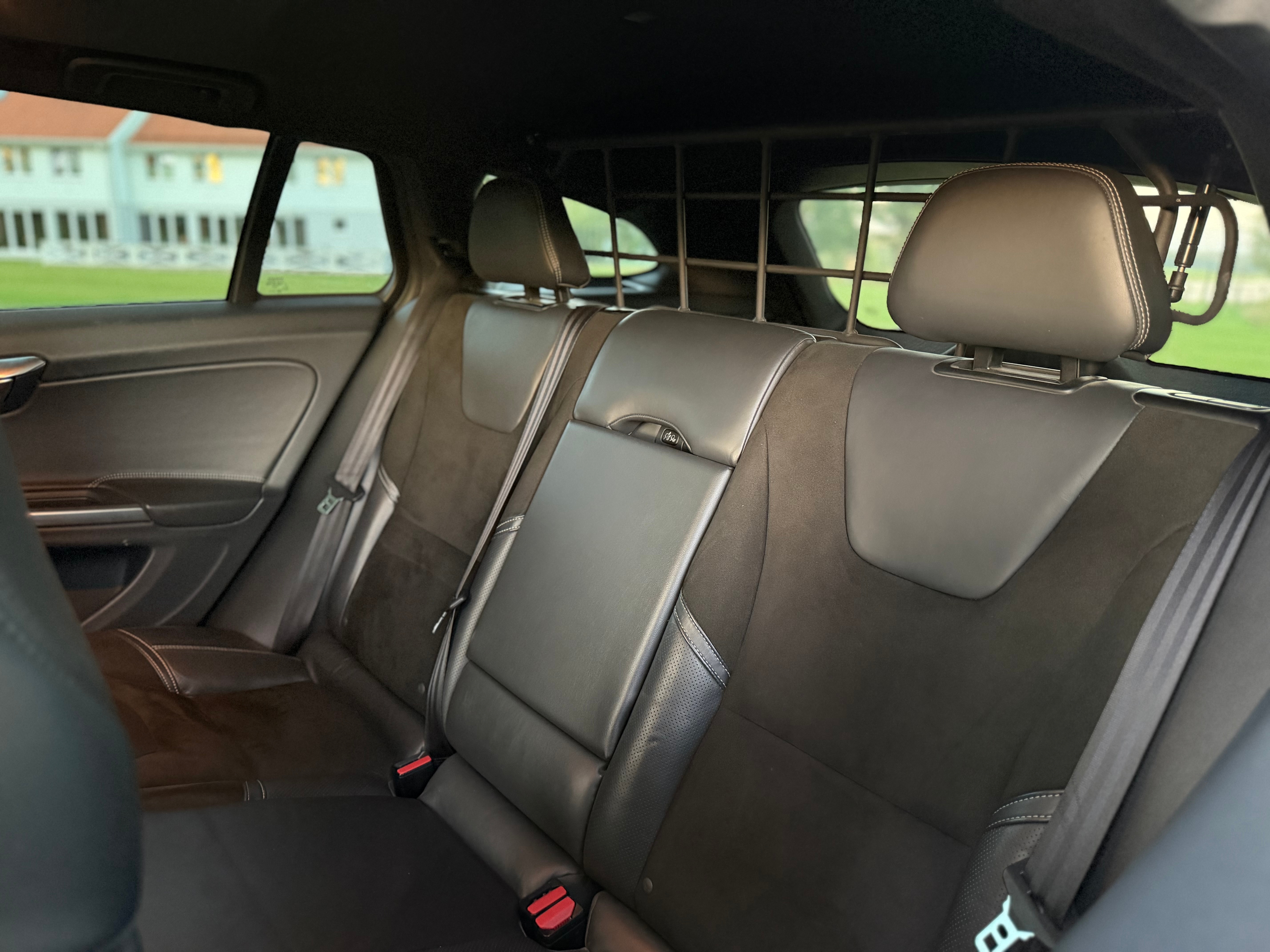 Volvo V60 D4 AWD R-Design 2014, kuva 8/8