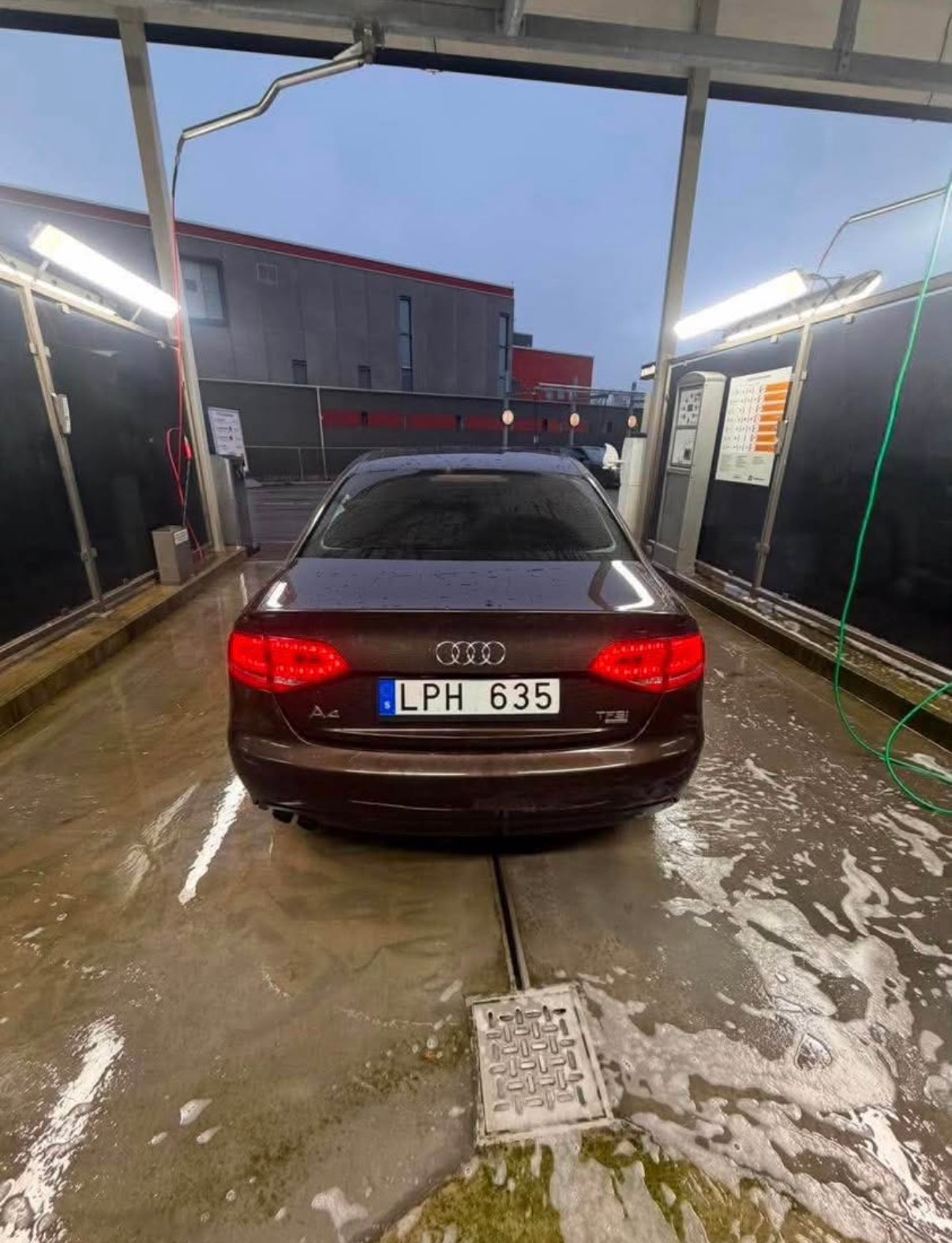 Audi A4 Sedan 2.0 TFSI quattro Manuell 2011, bild 4/4