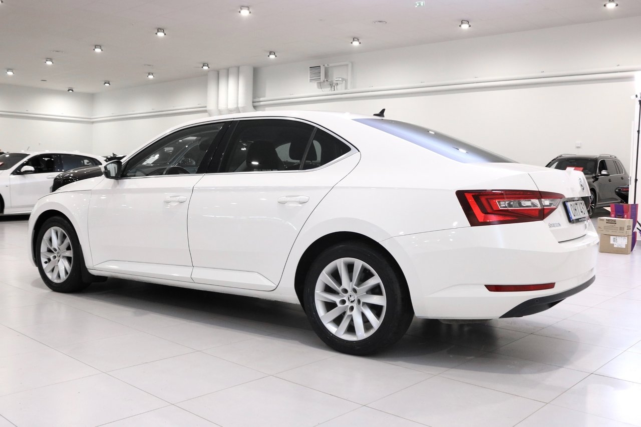 Skoda Superb 2017, bild 7/33