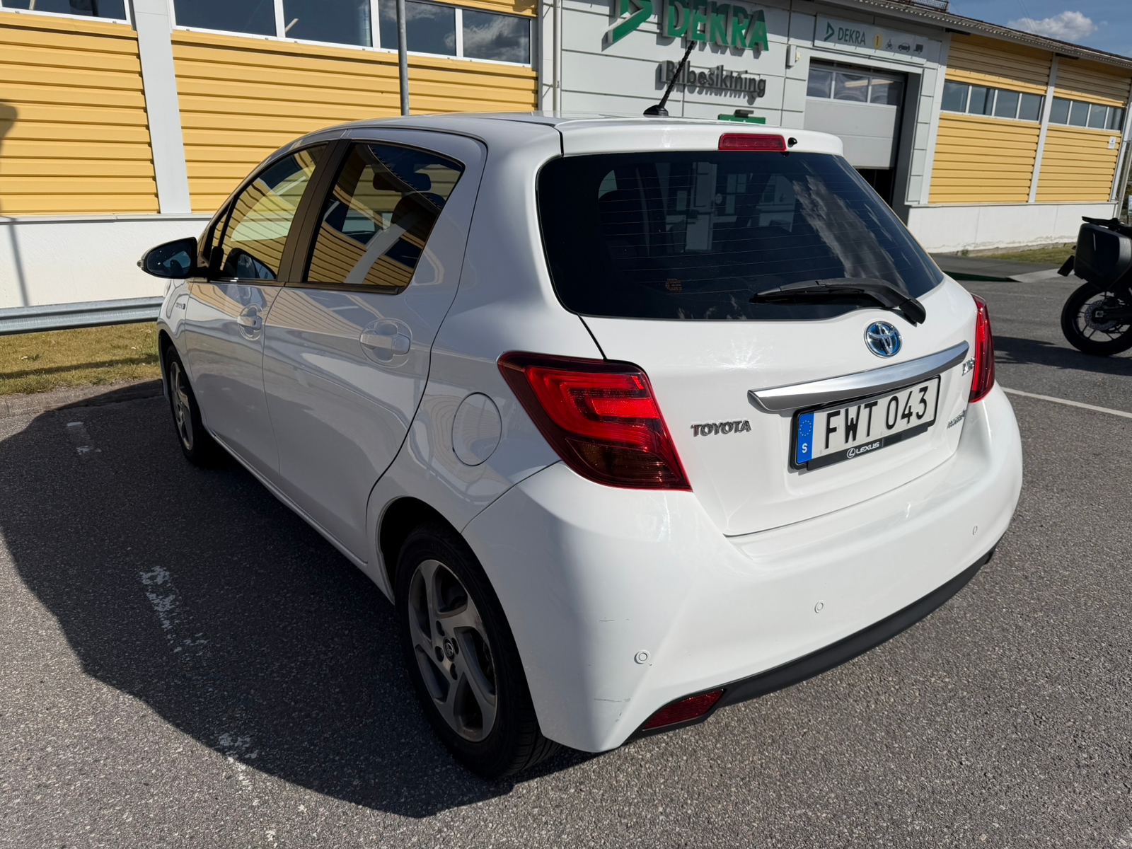 Toyota Yaris Hybrid e-CVT 2015, bild 4/10
