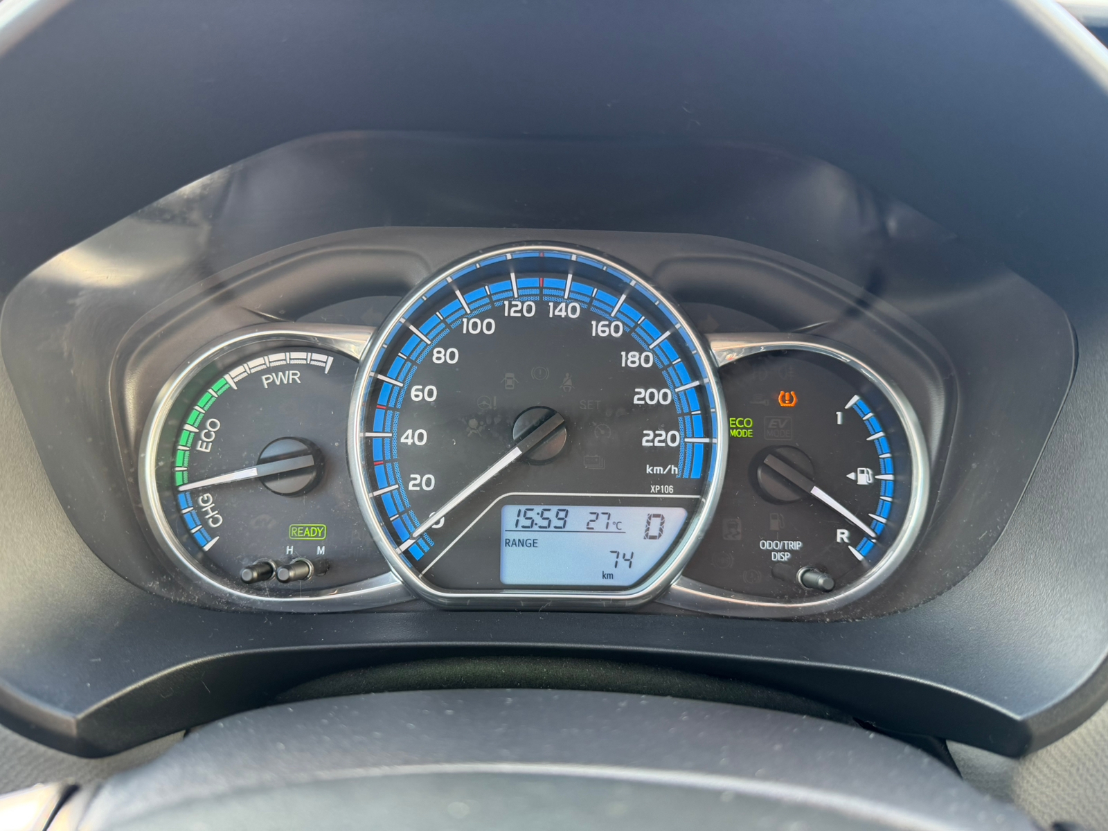 Toyota Yaris Hybrid e-CVT 2015, bild 6/10