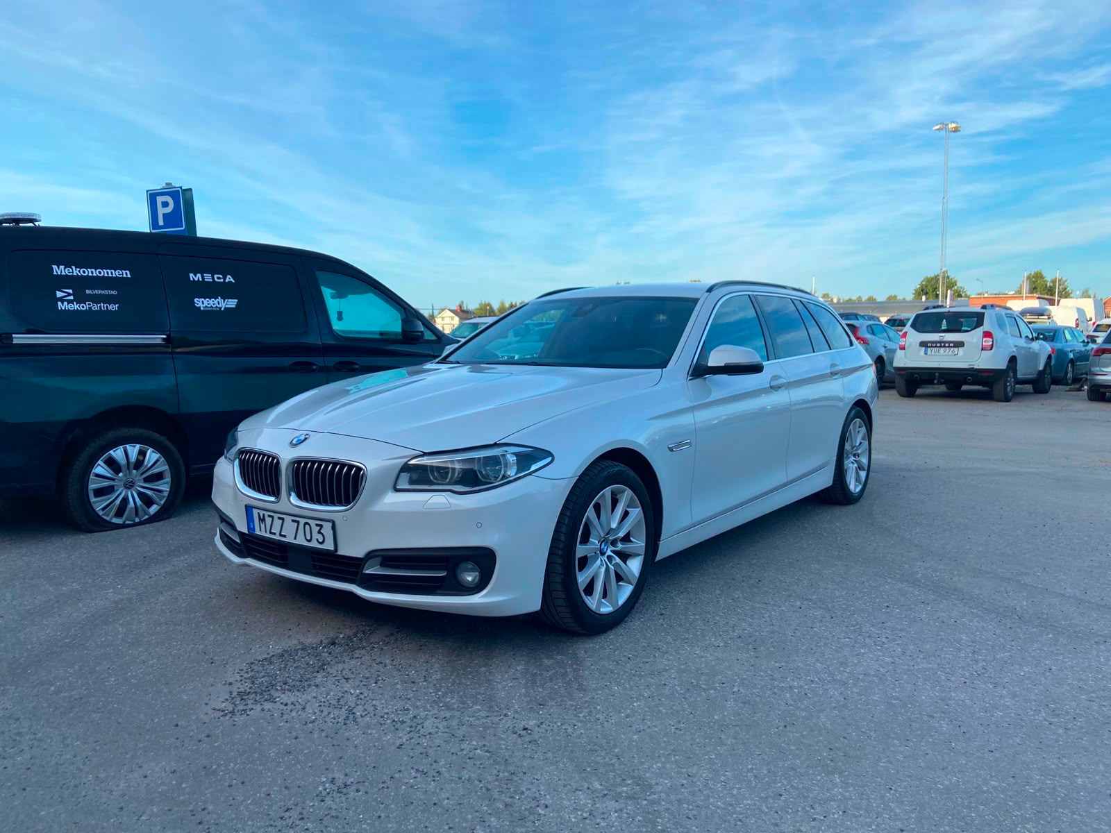 BMW 520 d xDrive Touring Steptronic 2016, bild 2/6