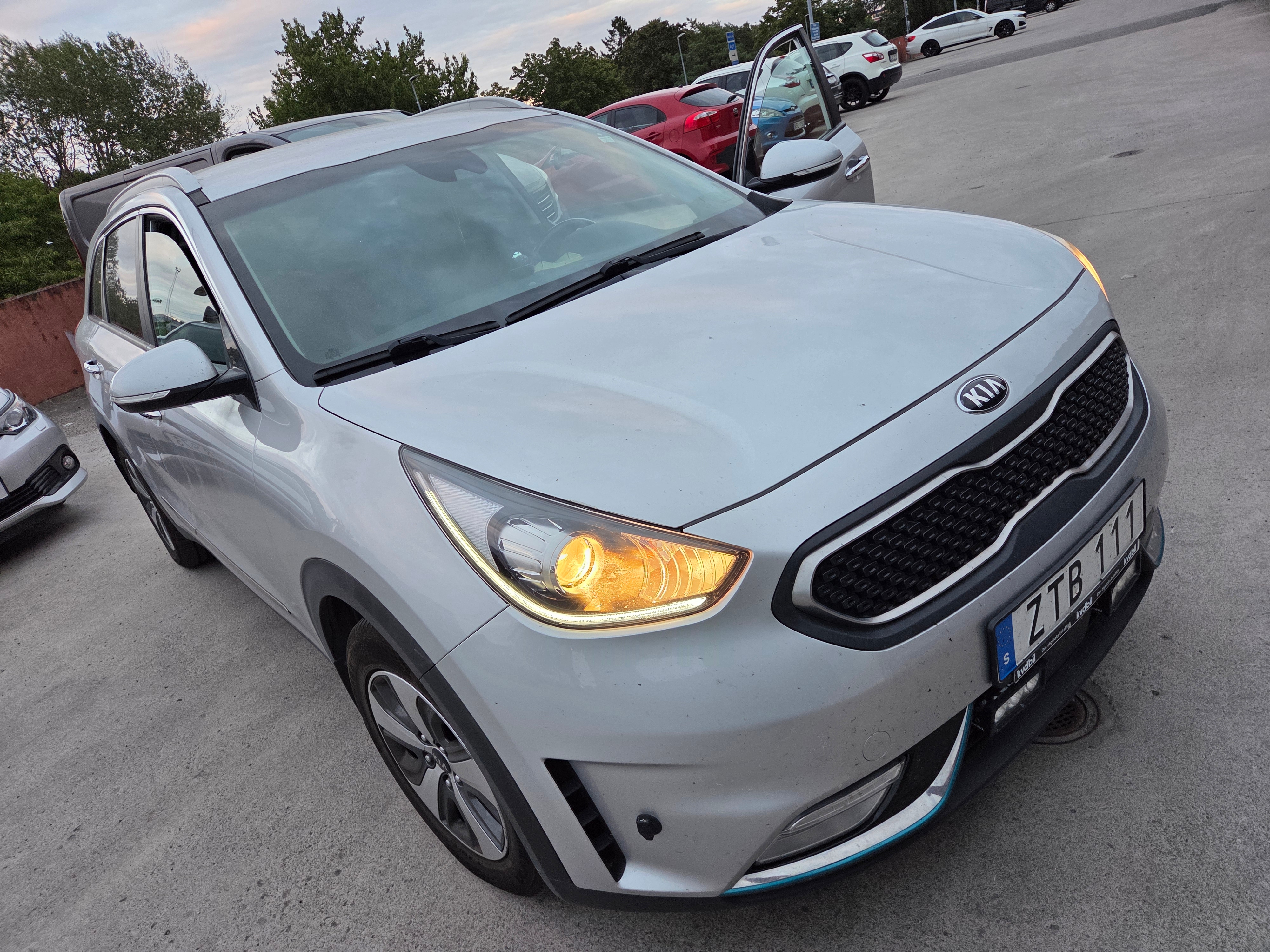 Kia Niro P-HEV DCT 2018, bild 2/6