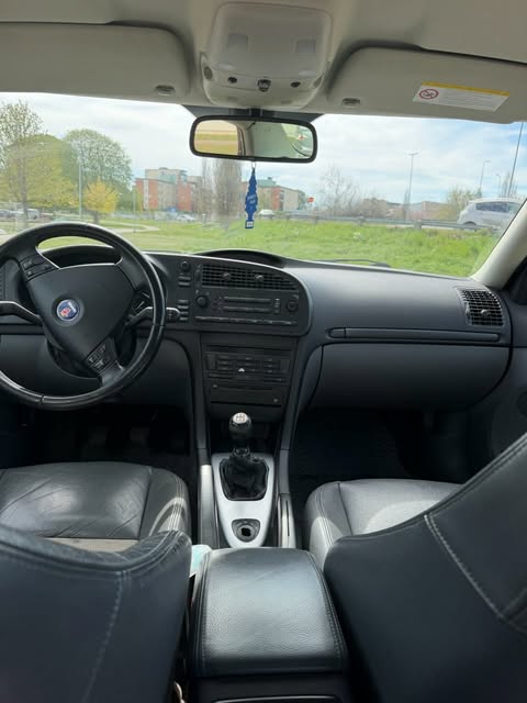 Saab 9-3 SportSedan 2.0 T 175 hk 2003, bild 7/8