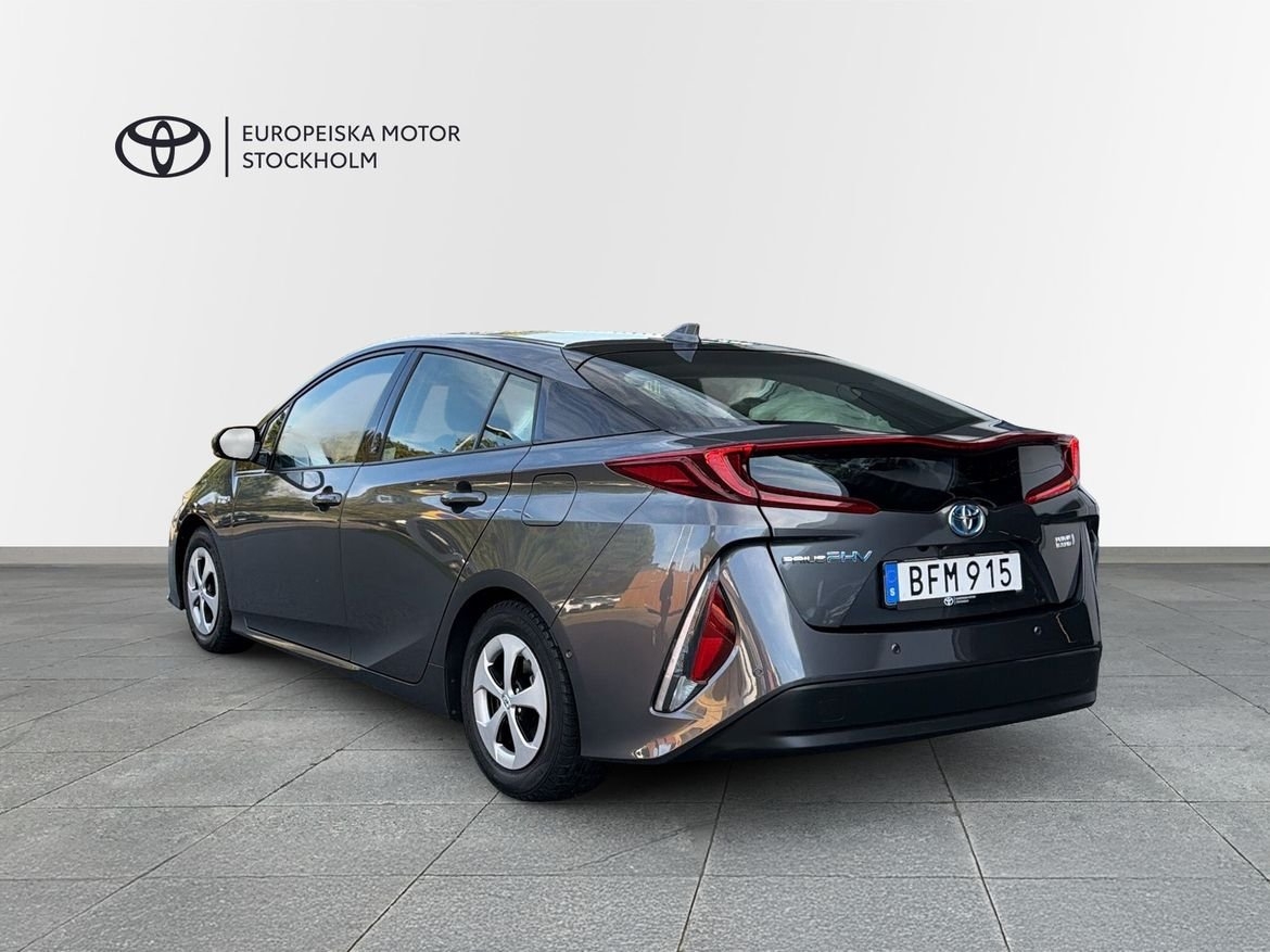 Toyota Prius 1,8 PLUG-IN EXECUTIVE 2018, bild 2/13